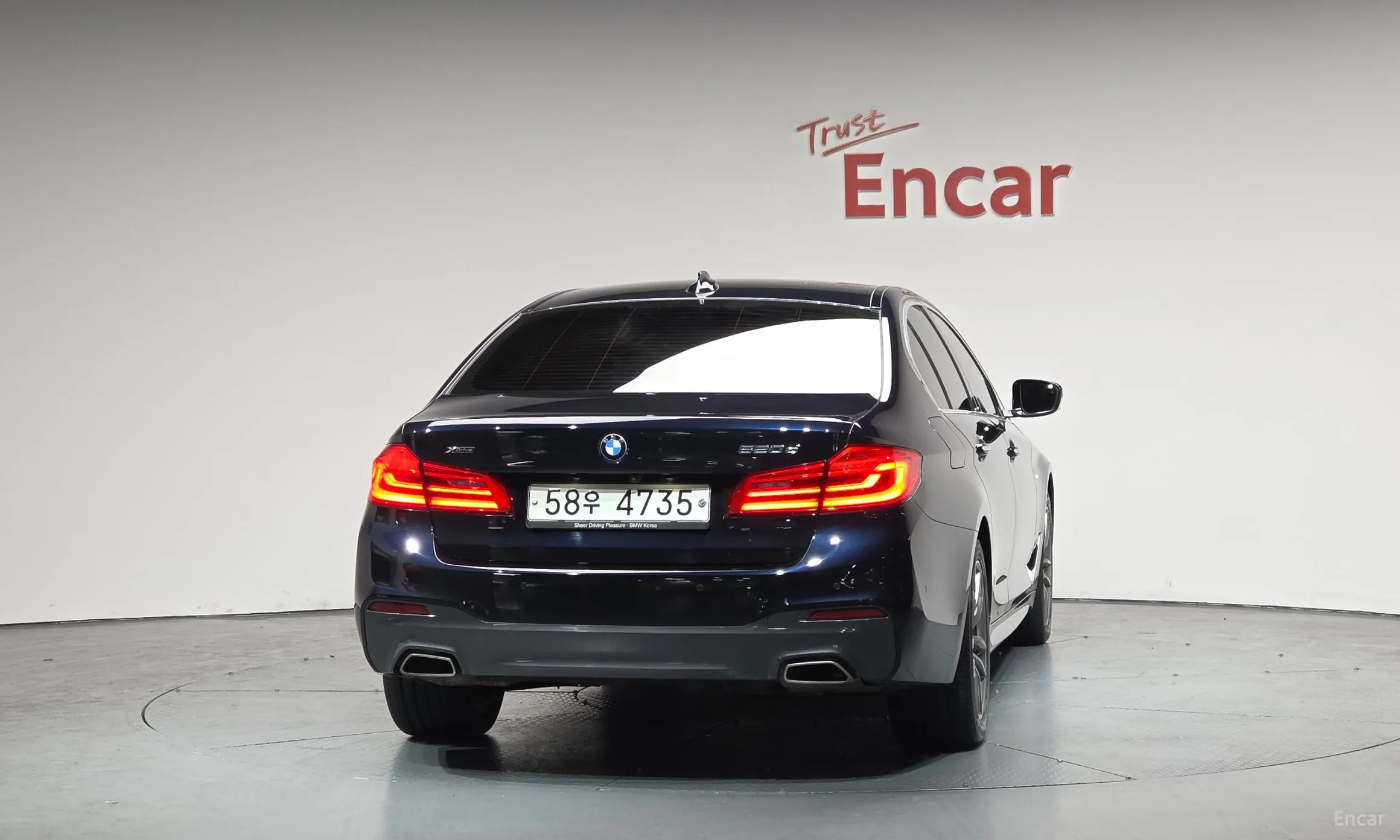 BMW 5 Series (G30) превью 4