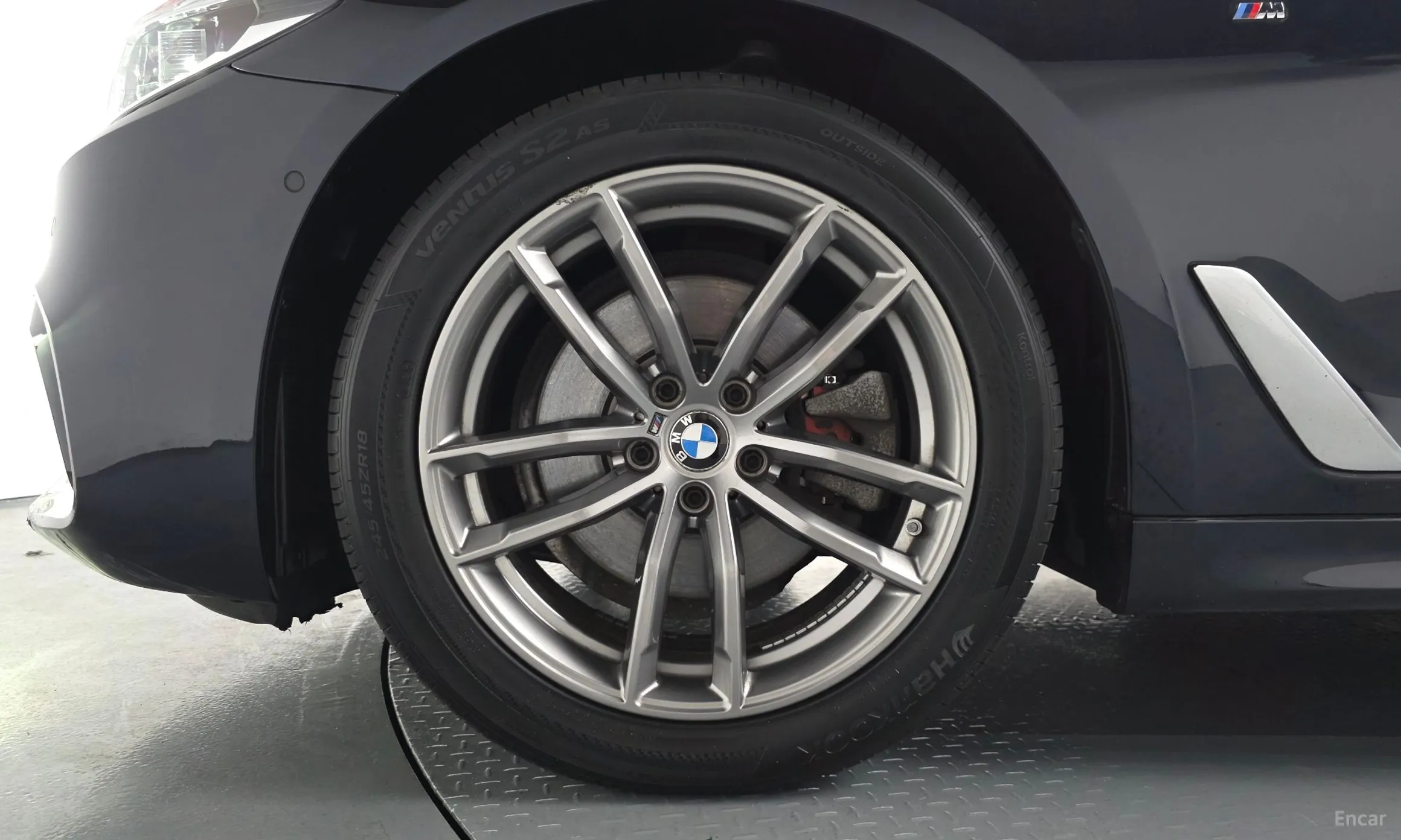 BMW 5 Series (G30) превью 5