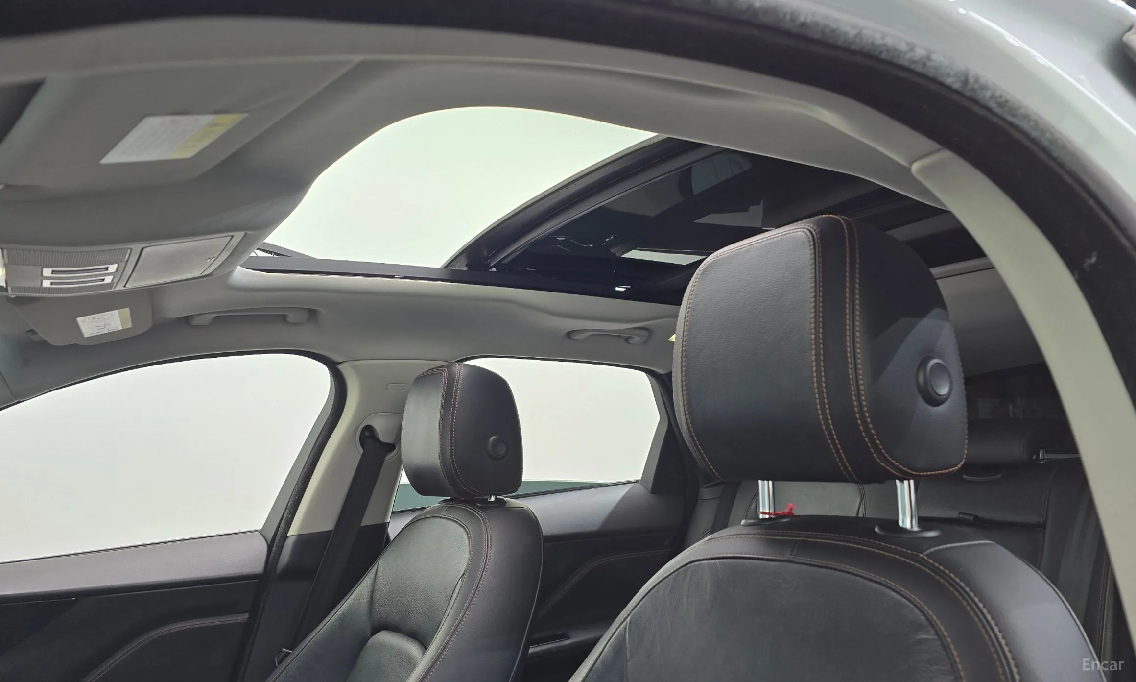 Jaguar F-PACE превью 19