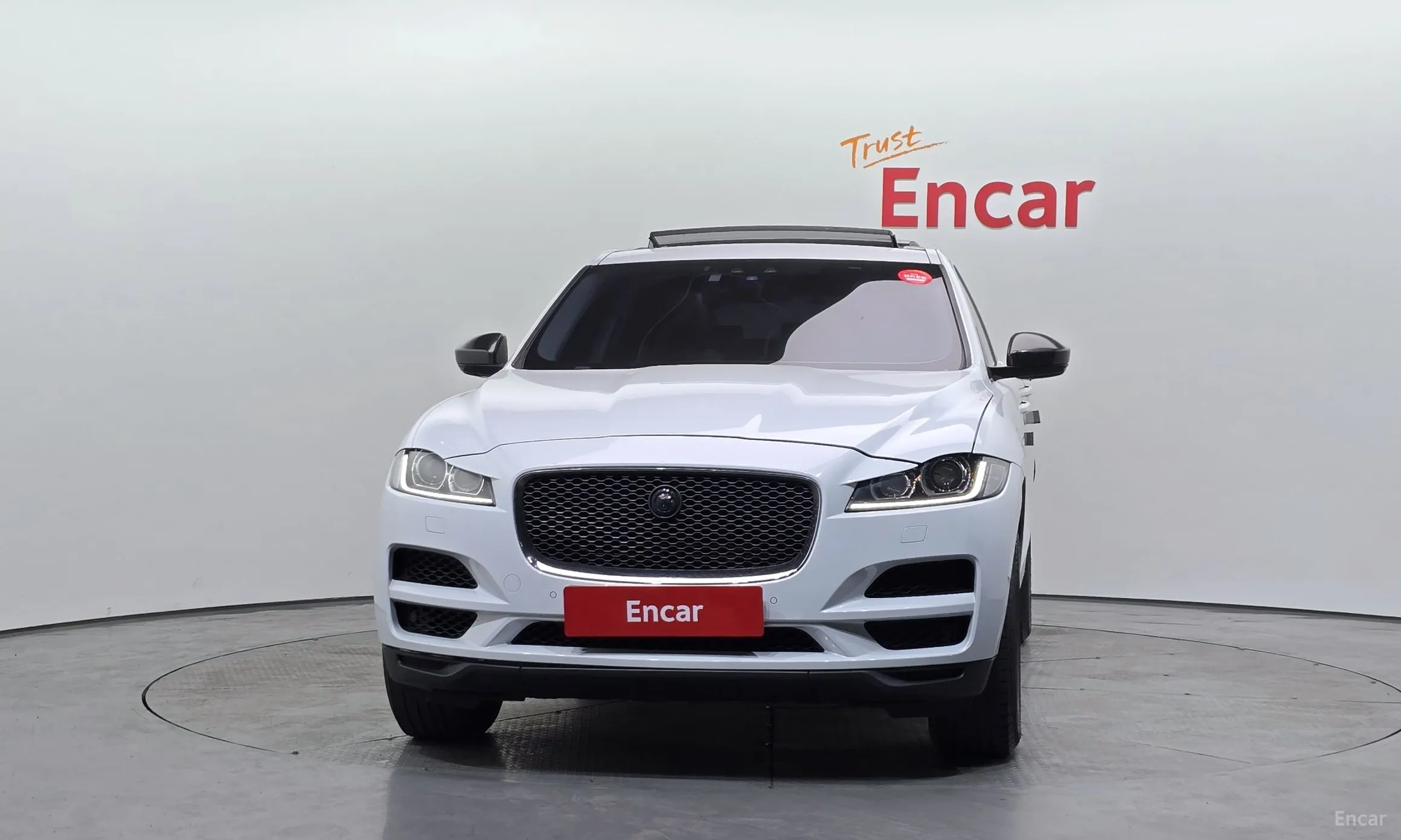 Jaguar F-PACE превью 3