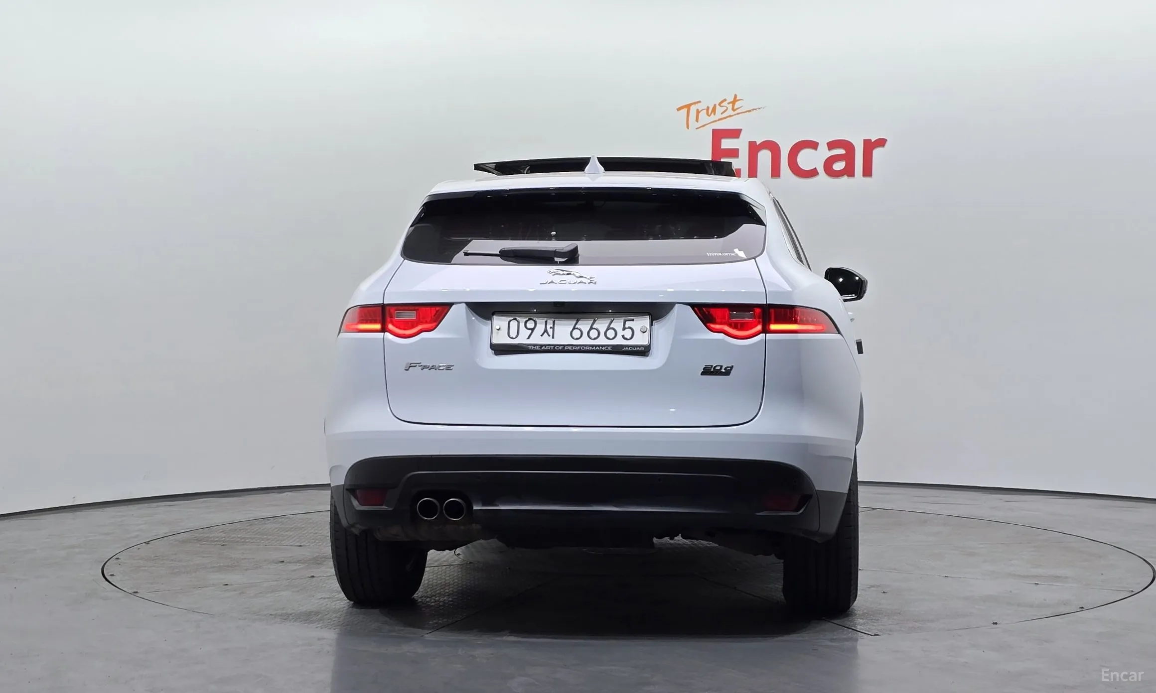 Jaguar F-PACE превью 4