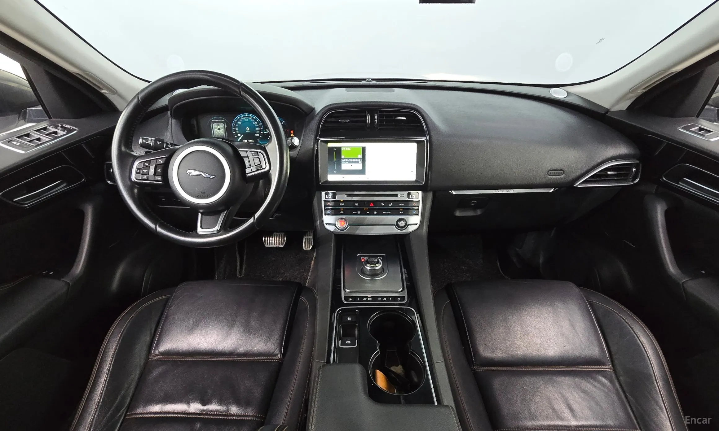 Jaguar F-PACE превью 7