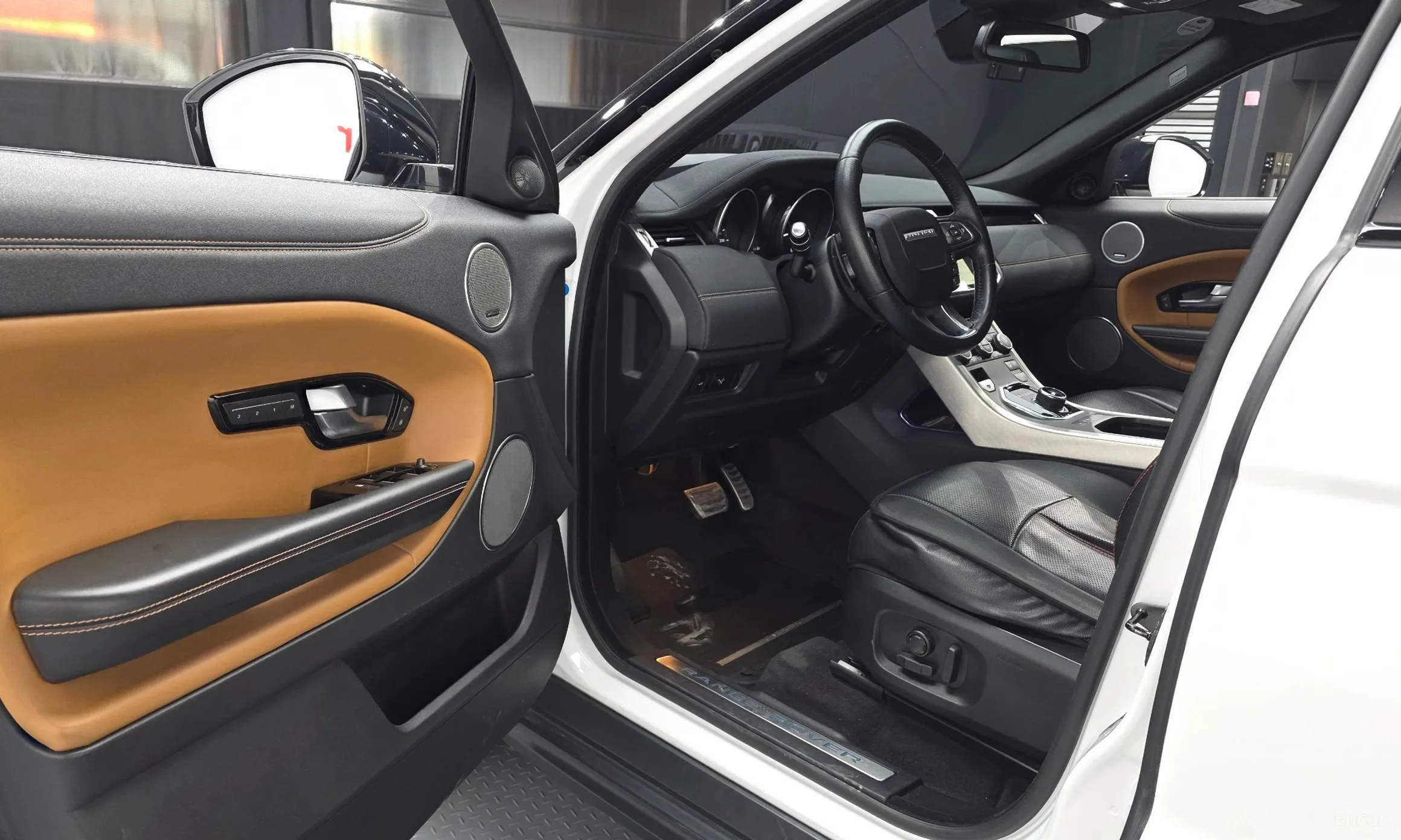 Land Rover Range Rover Evoque превью 10