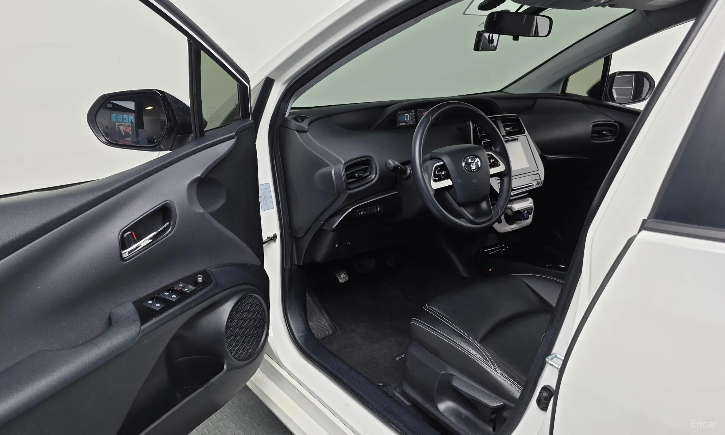 Toyota Prius 4th Generation превью 10
