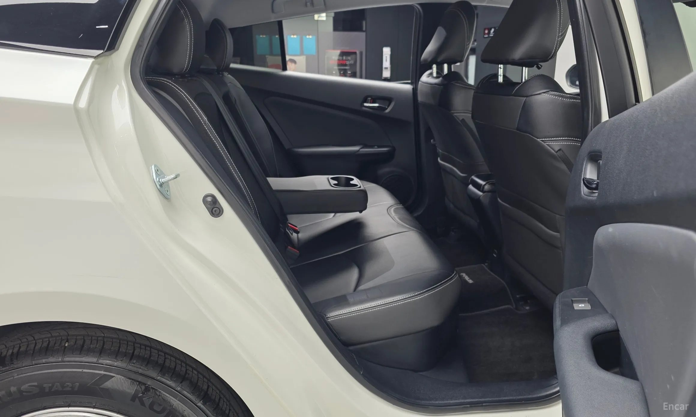 Toyota Prius 4th Generation превью 12