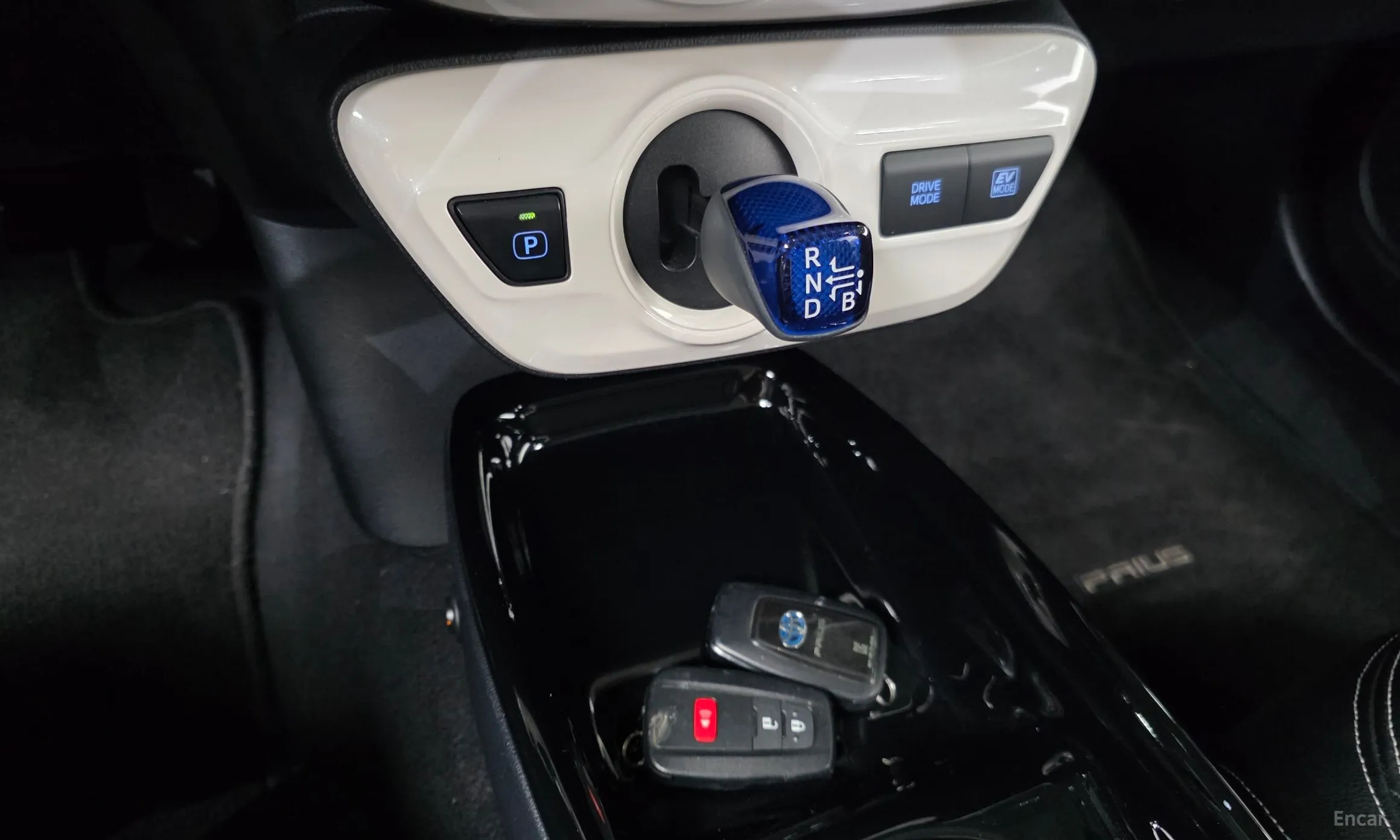 Toyota Prius 4th Generation превью 9