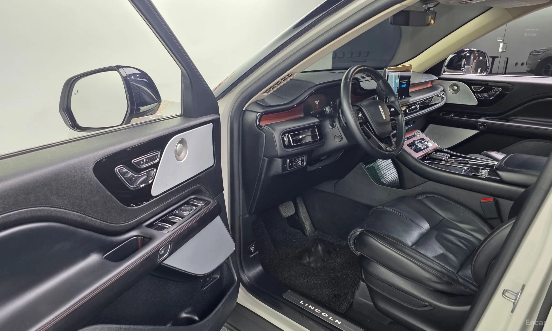 Lincoln Aviator 2nd Generation превью 10