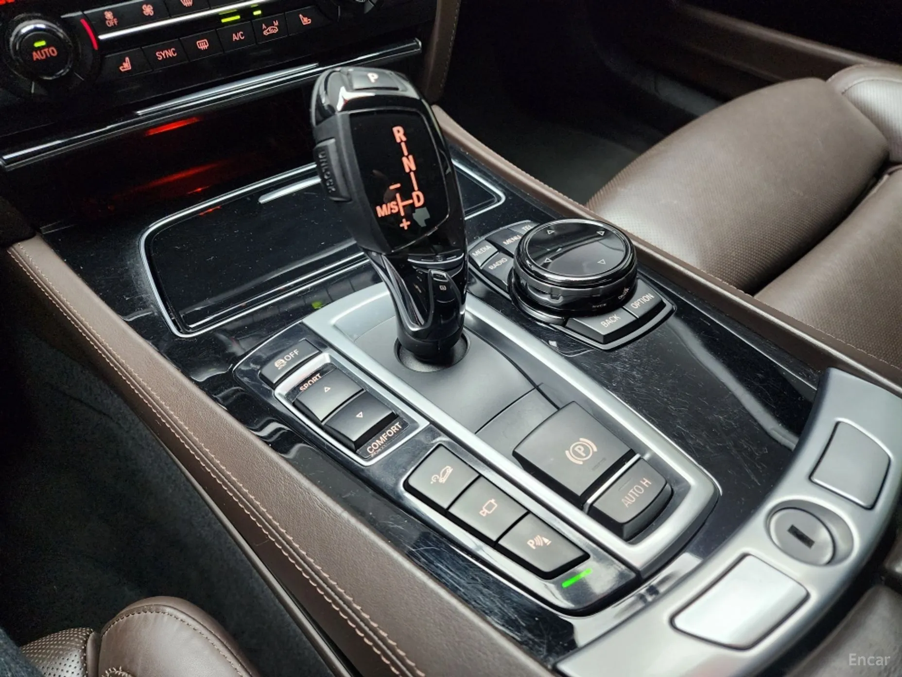 BMW 7 Series (F01) превью 15