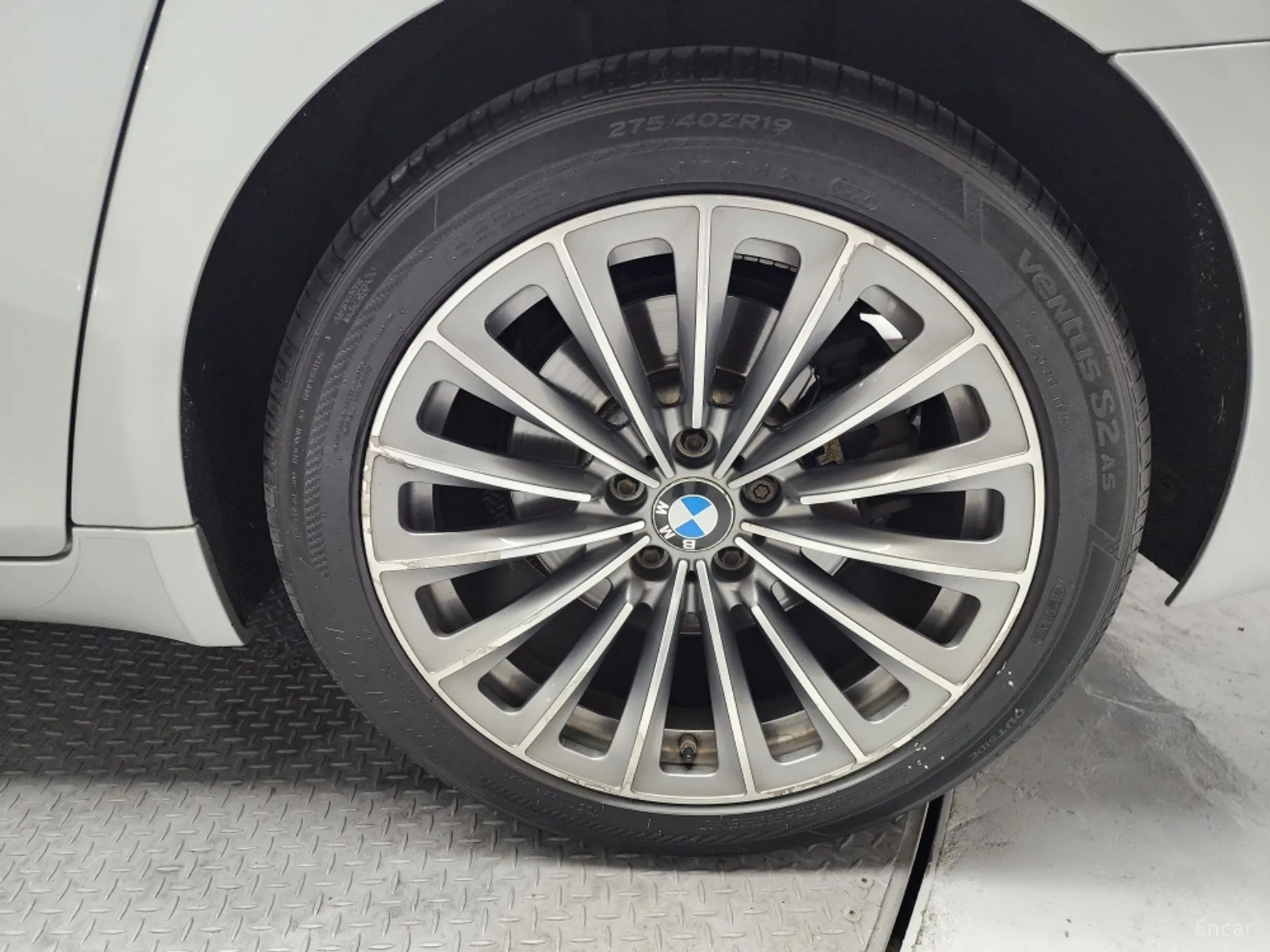 BMW 7 Series (F01) превью 19