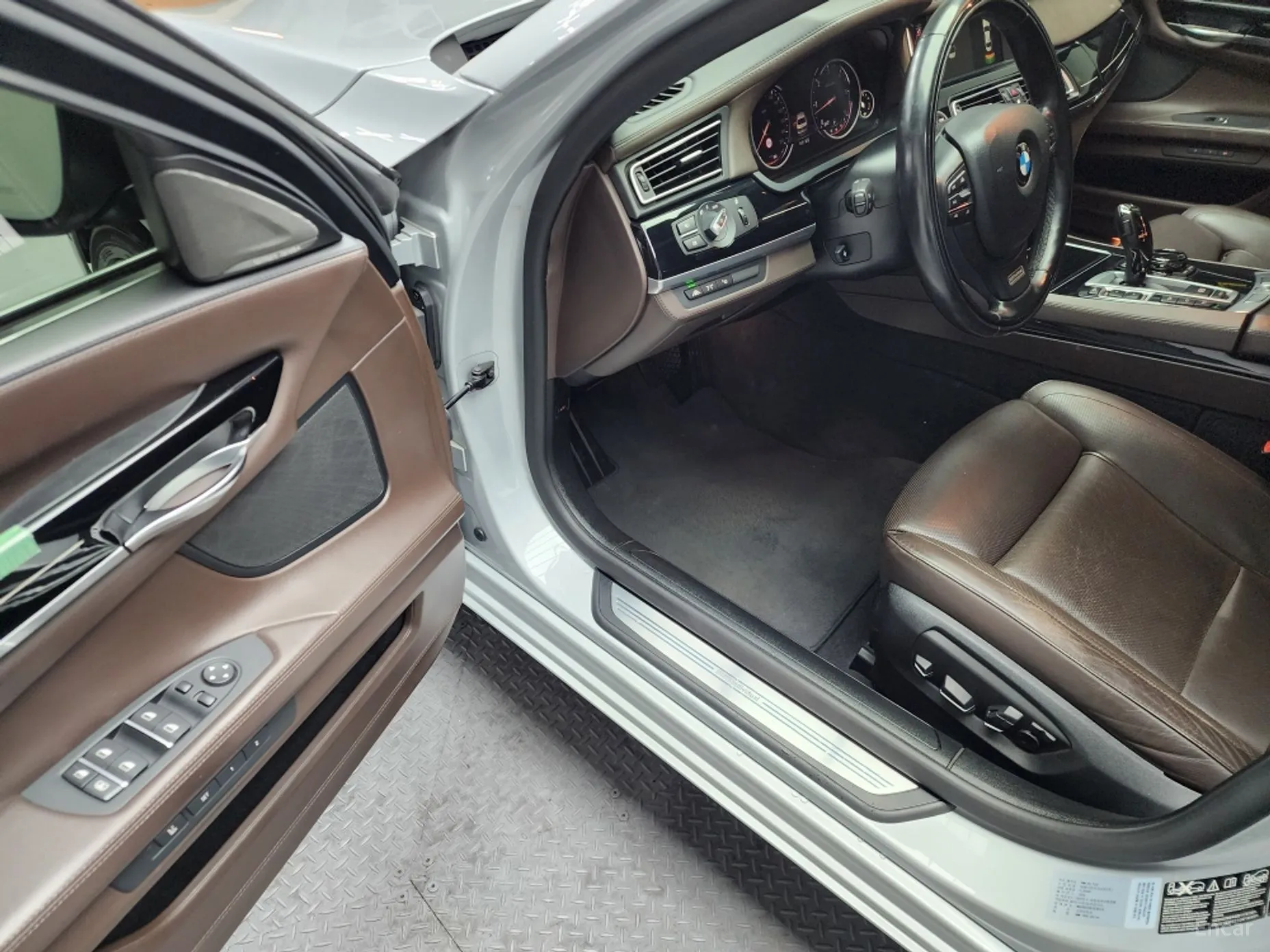 BMW 7 Series (F01) превью 7