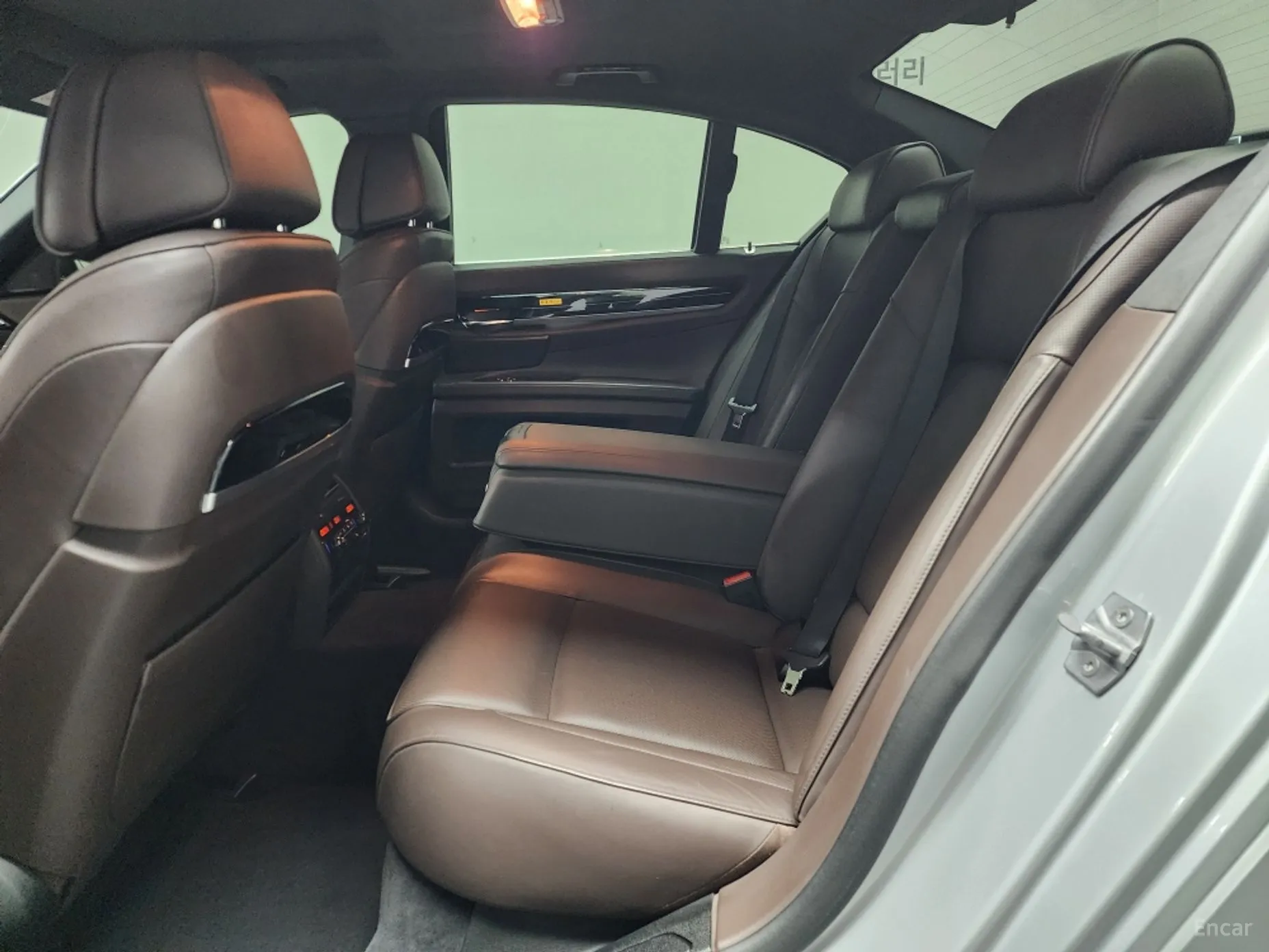 BMW 7 Series (F01) превью 9
