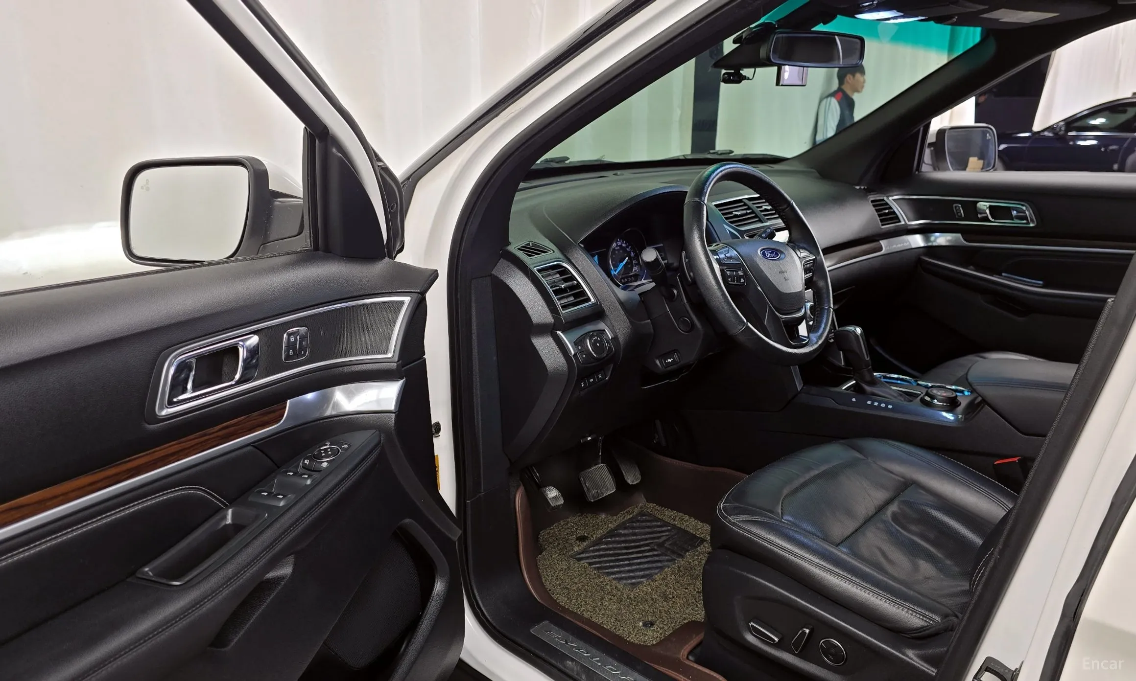 Ford Explorer превью 10