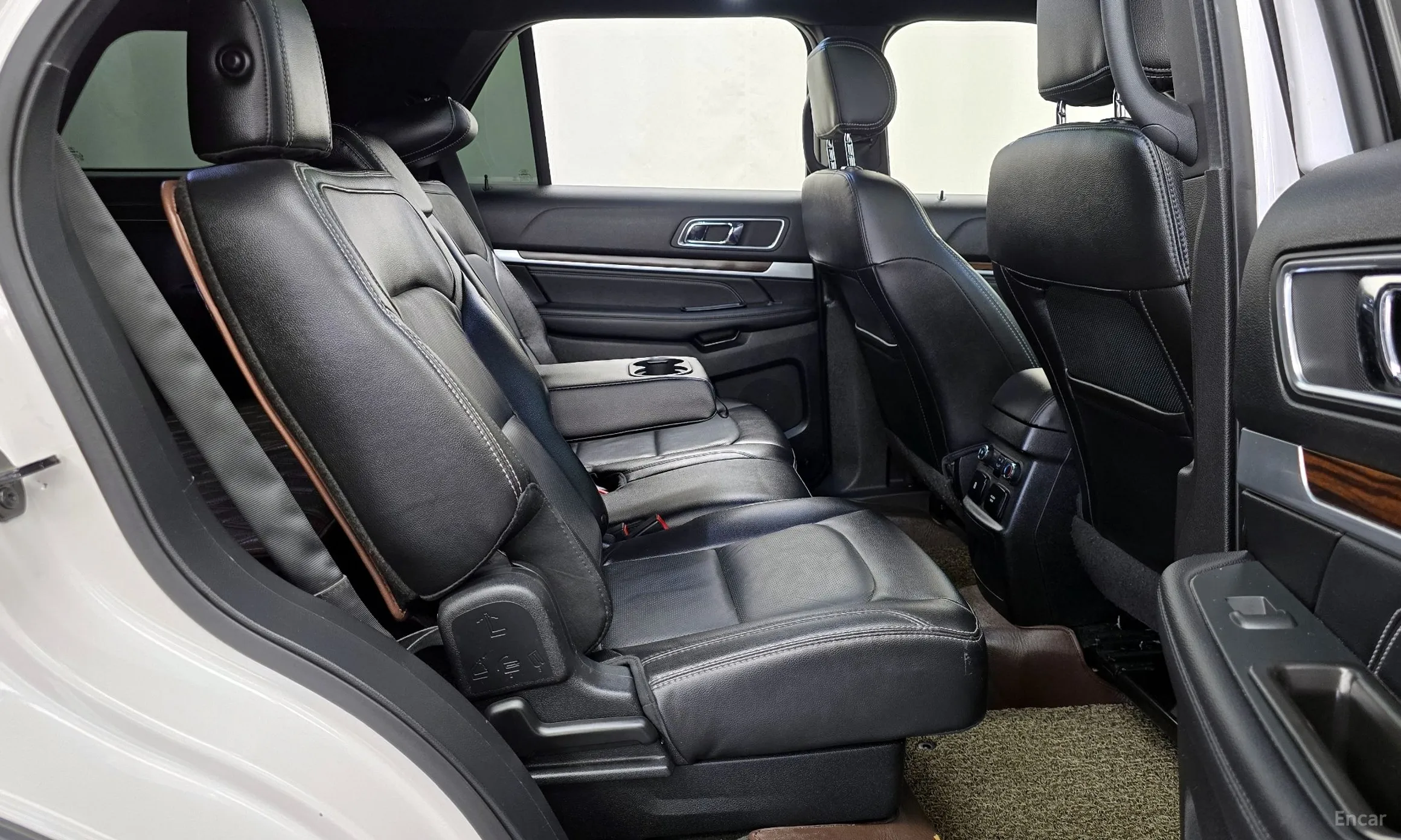 Ford Explorer превью 12