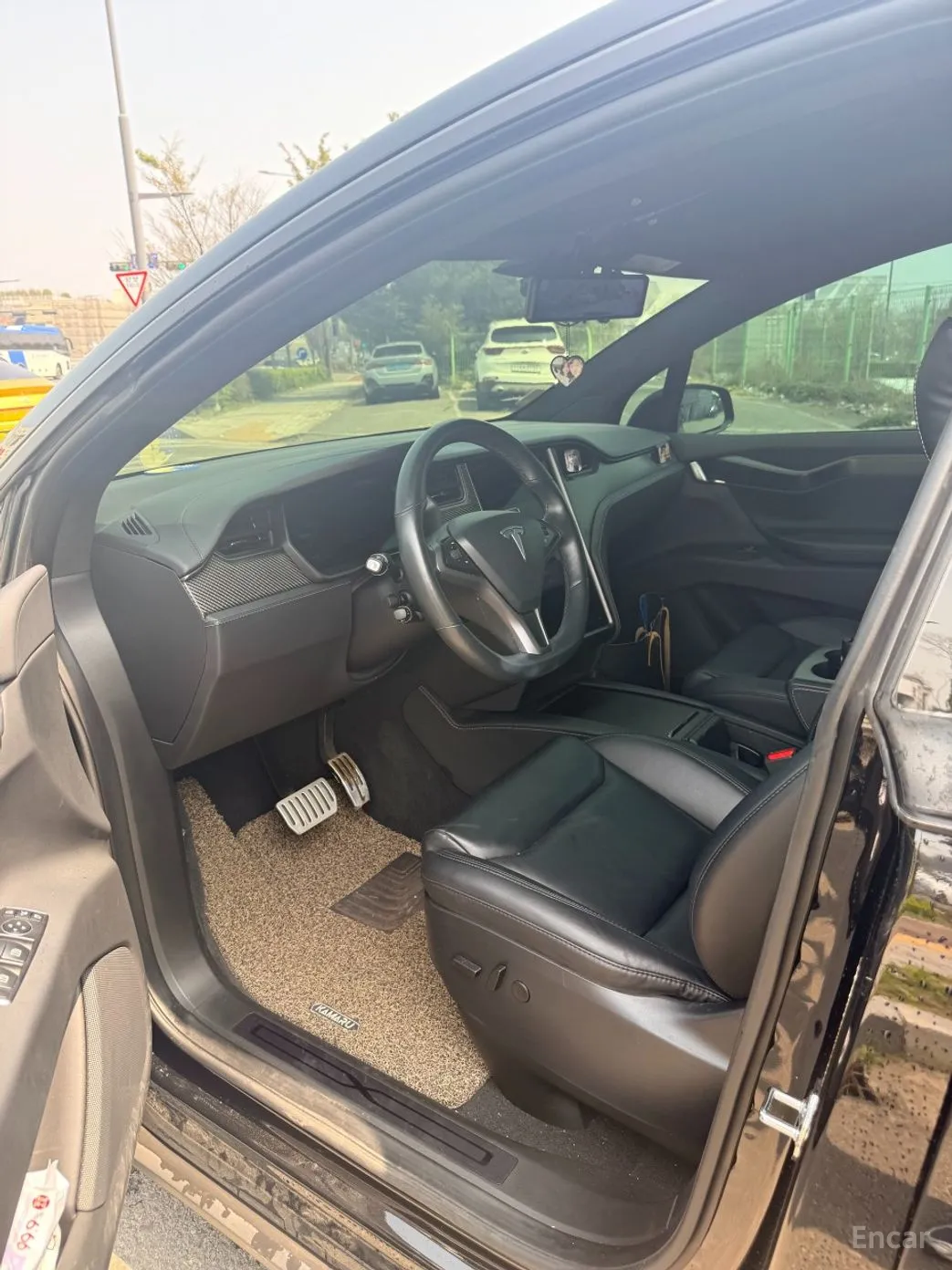 Tesla Model X превью 11