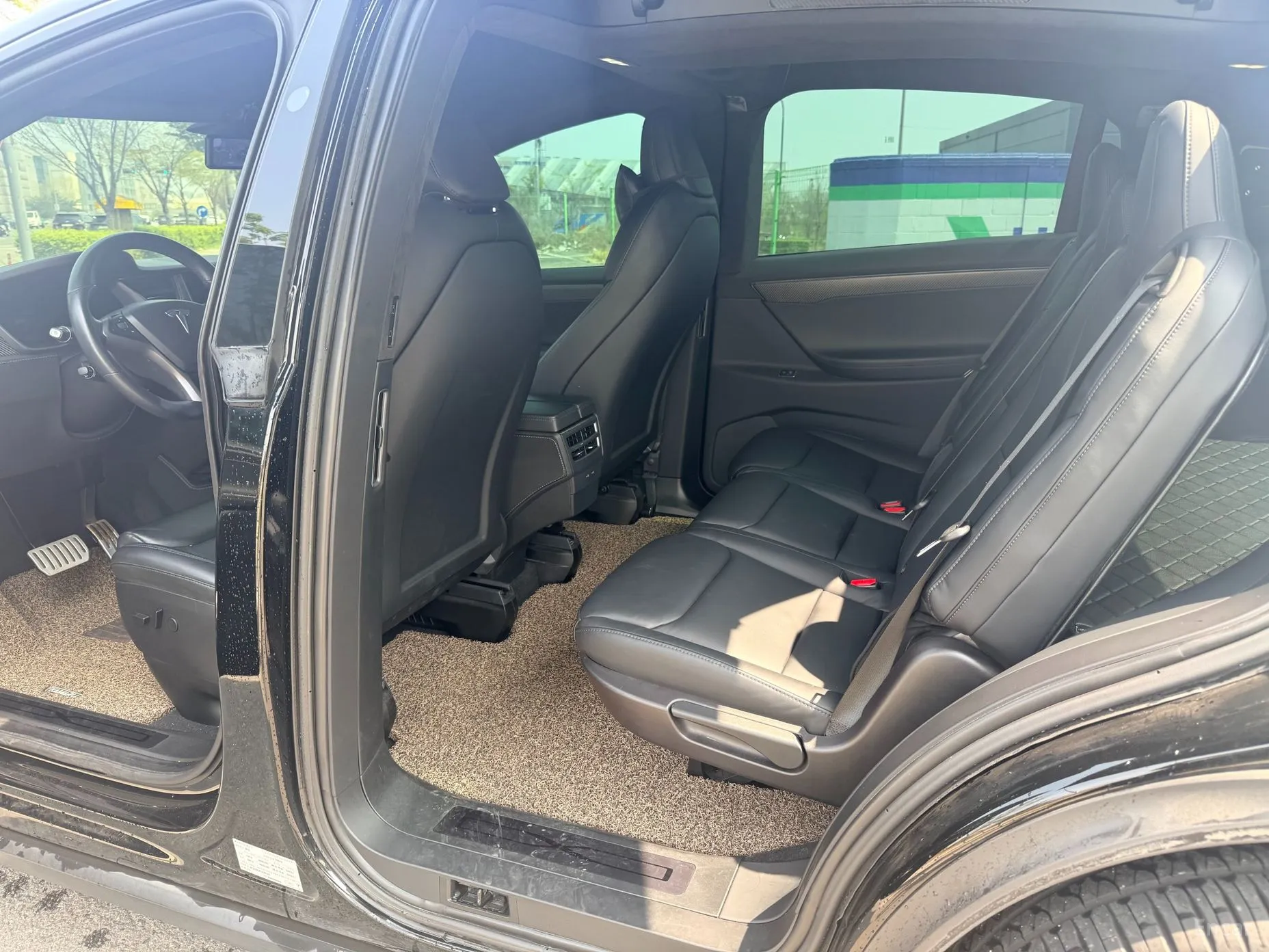 Tesla Model X превью 12