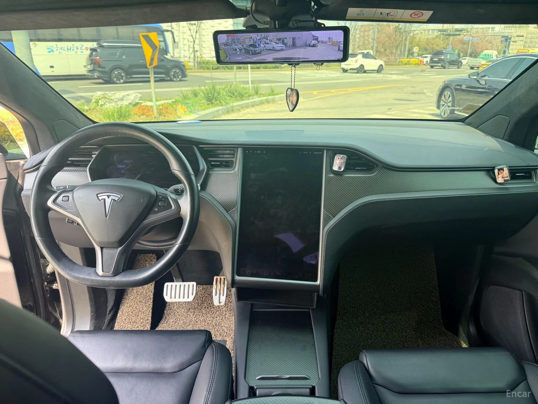 Tesla Model X превью 13