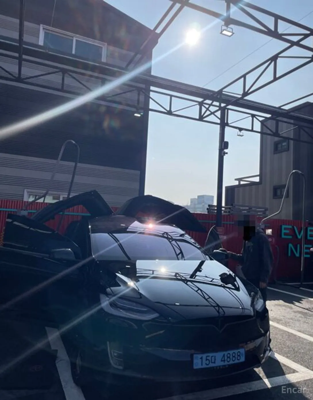 Tesla Model X превью 14