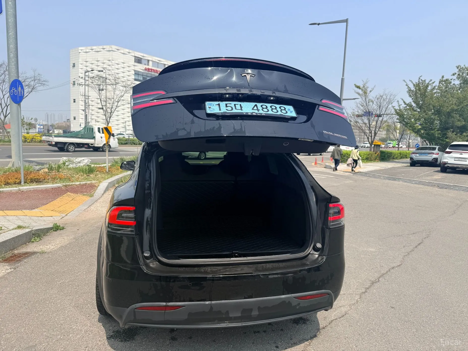 Tesla Model X превью 9