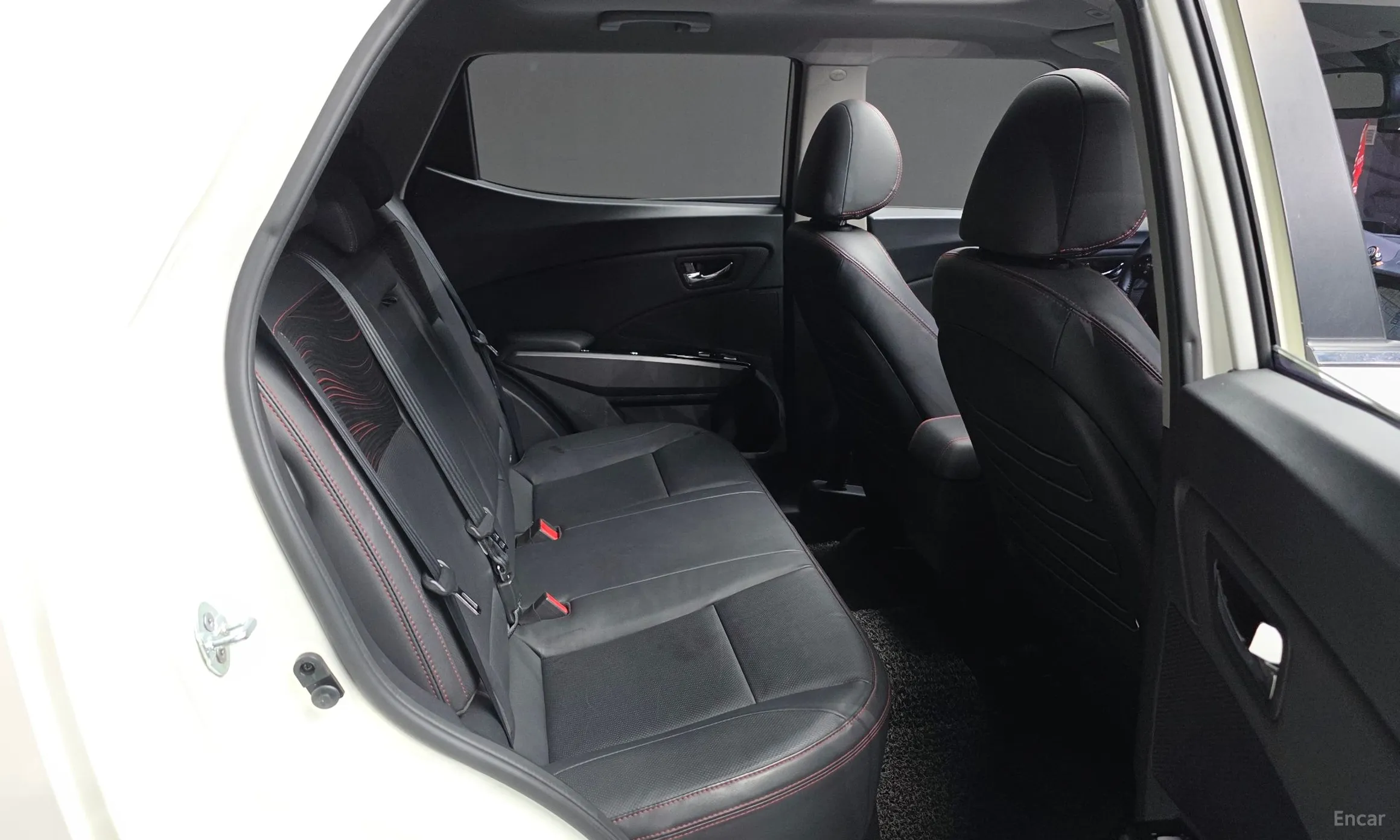 KG Mobility (SsangYong) Tivoli Air превью 11