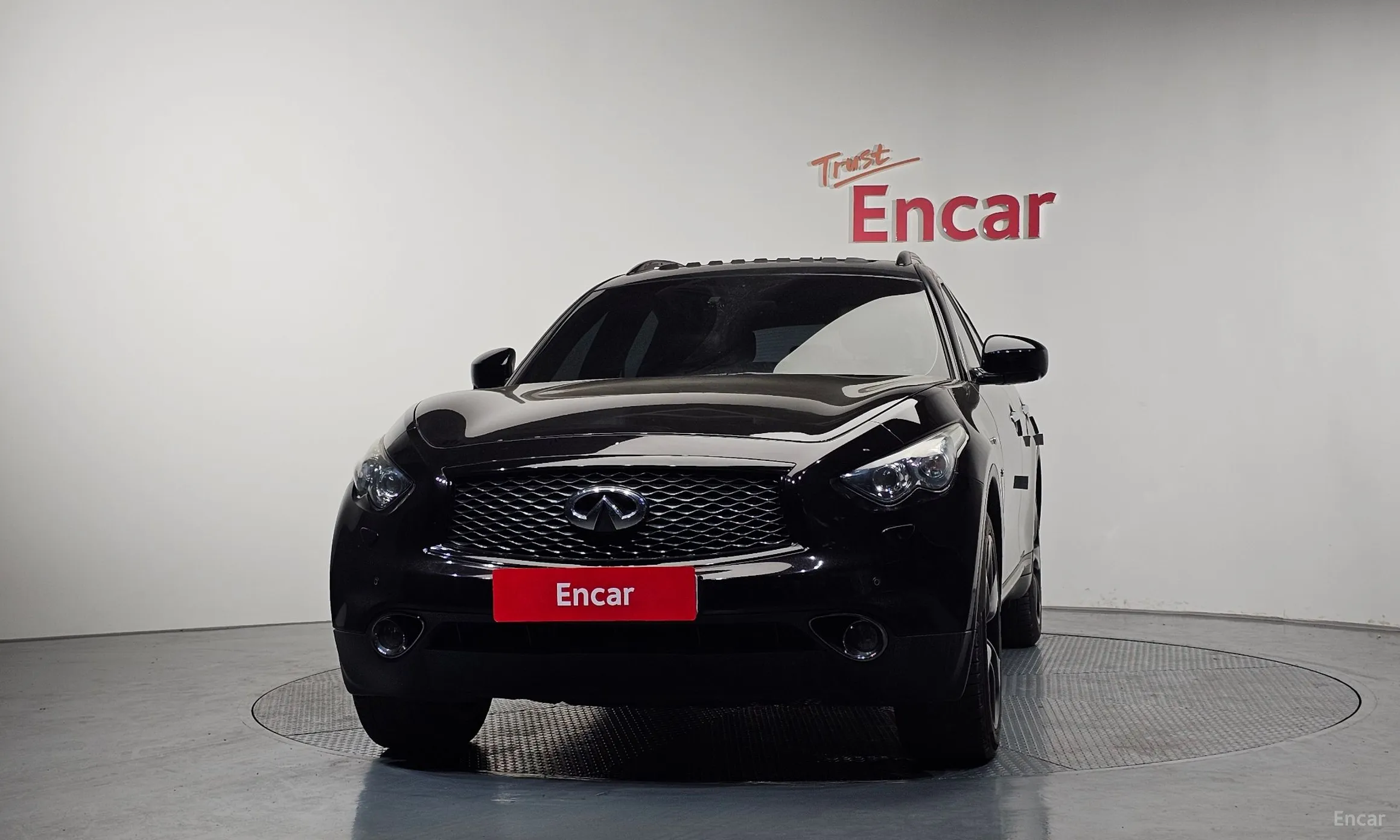 Infiniti QX70 превью 3