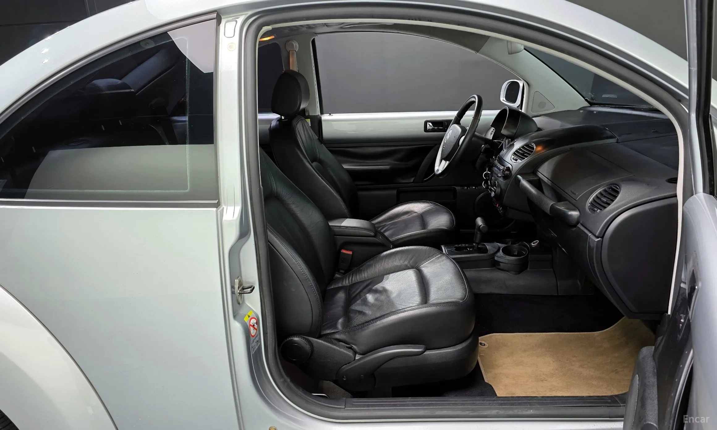 Volkswagen New Beetle превью 11