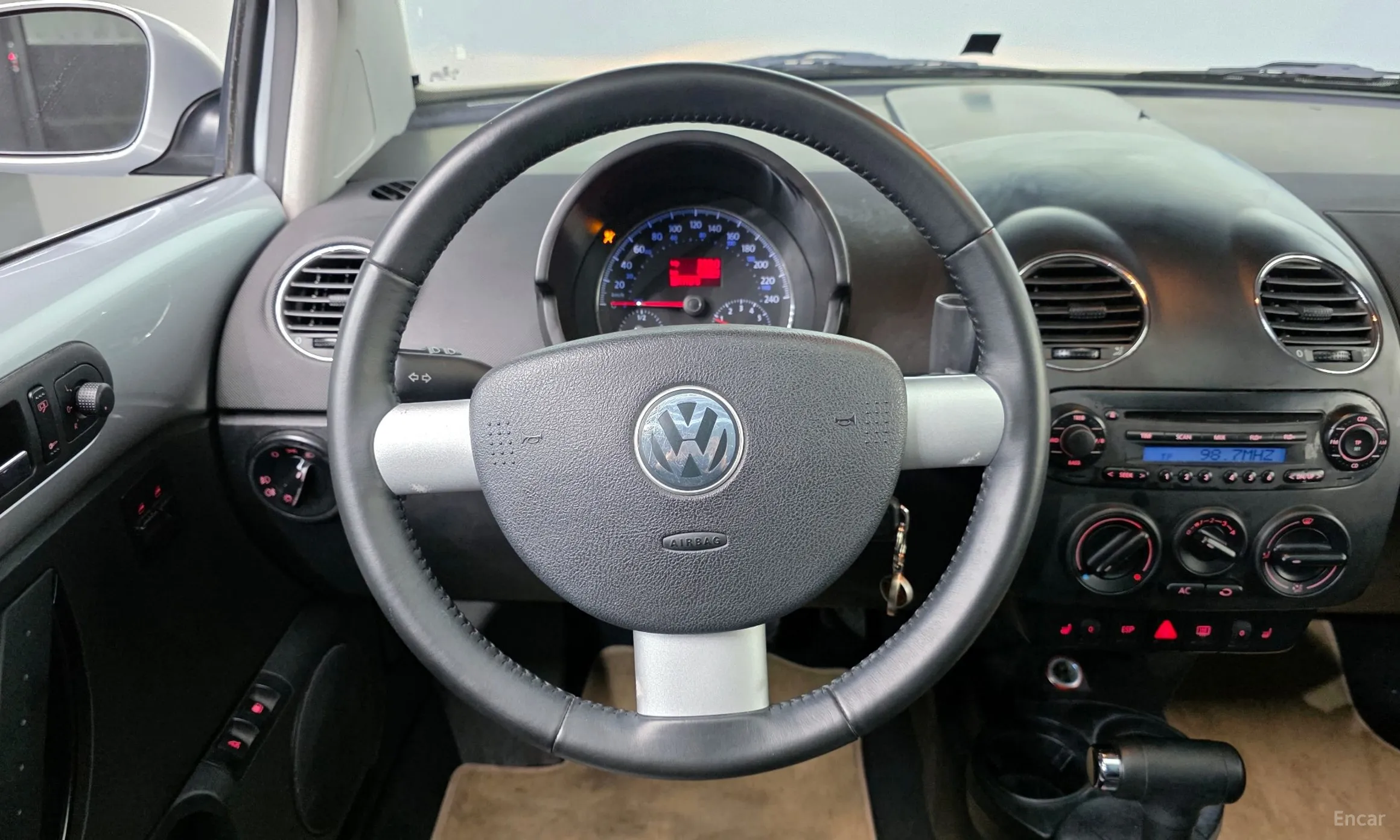 Volkswagen New Beetle превью 13