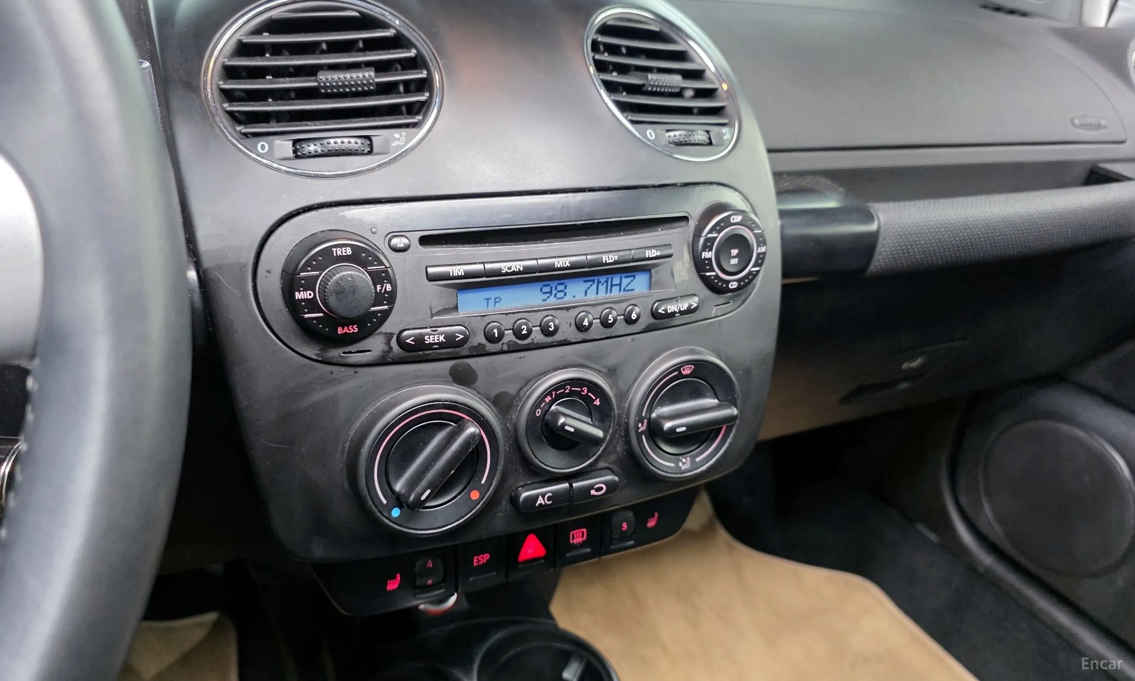 Volkswagen New Beetle превью 14