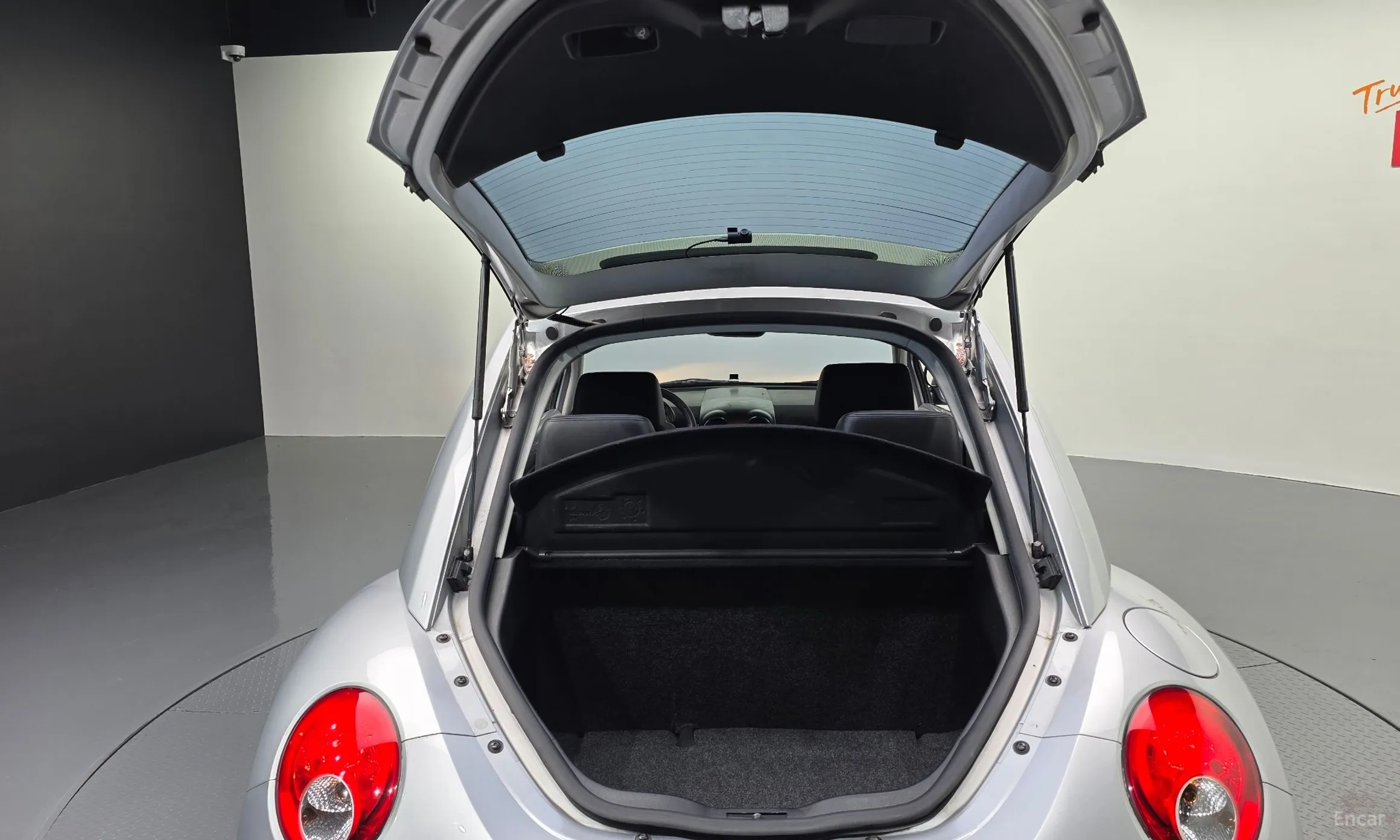 Volkswagen New Beetle превью 20