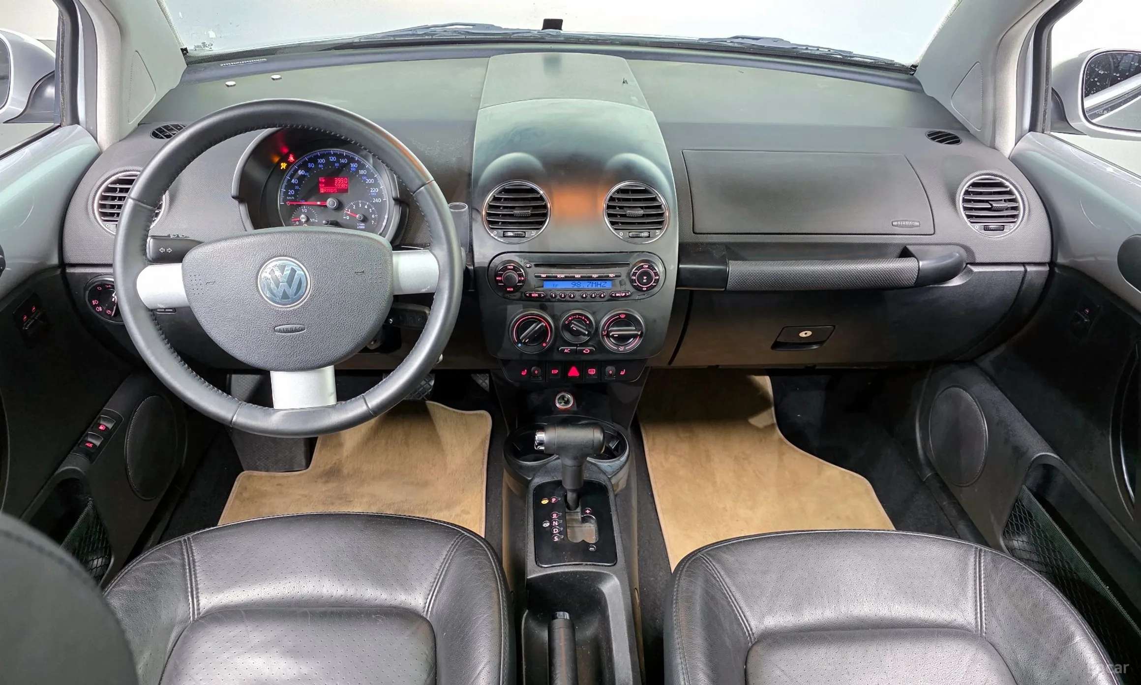Volkswagen New Beetle превью 7