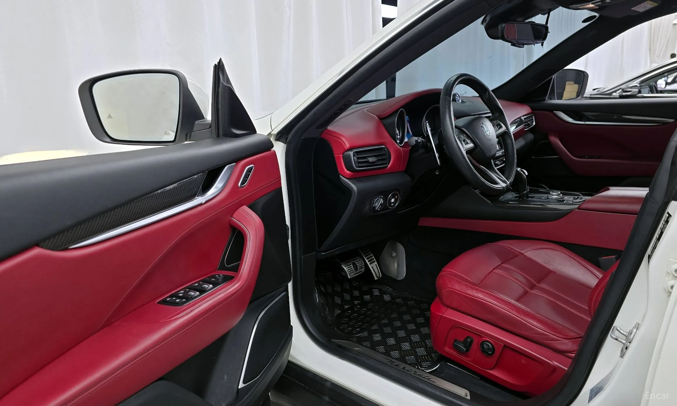 Maserati Levante превью 10