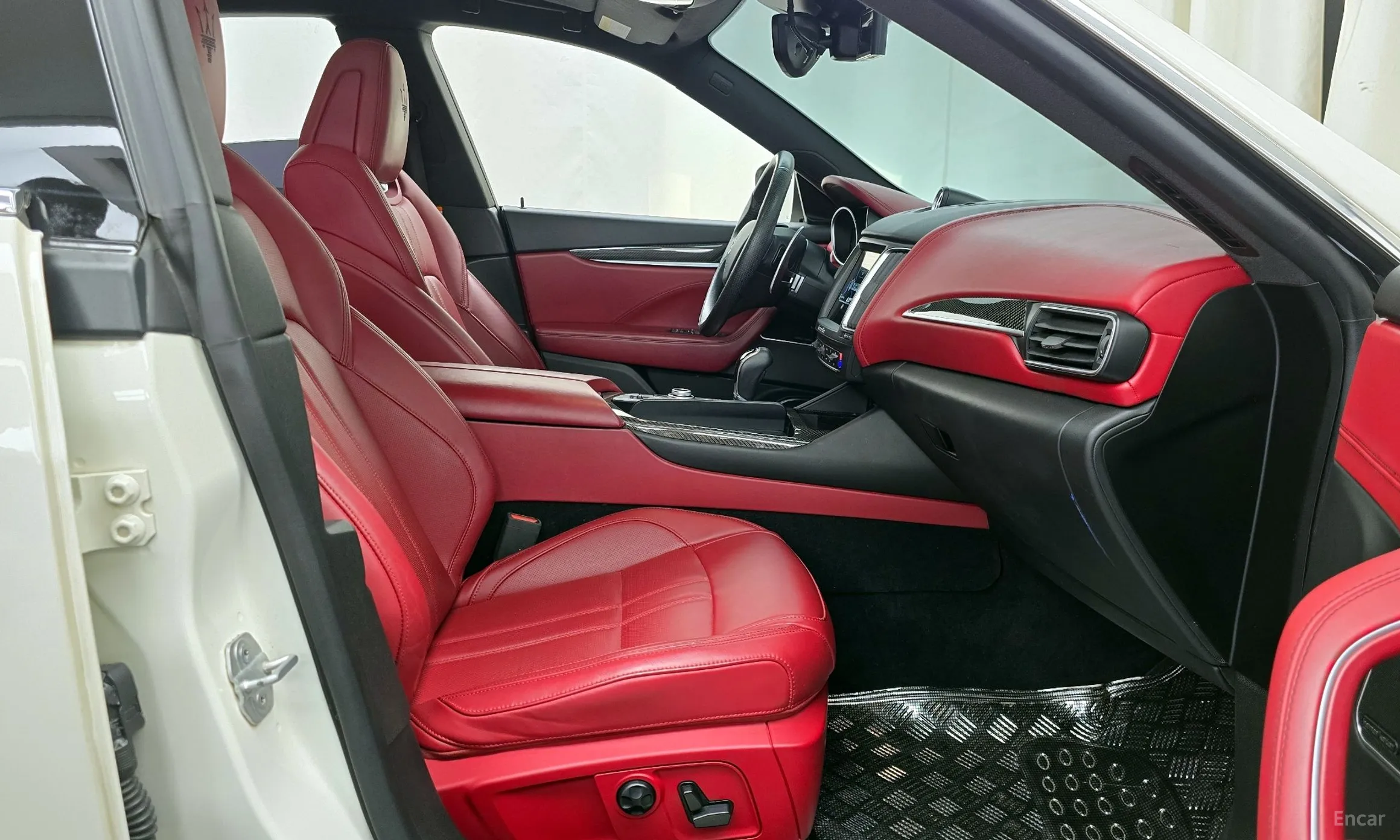 Maserati Levante превью 11
