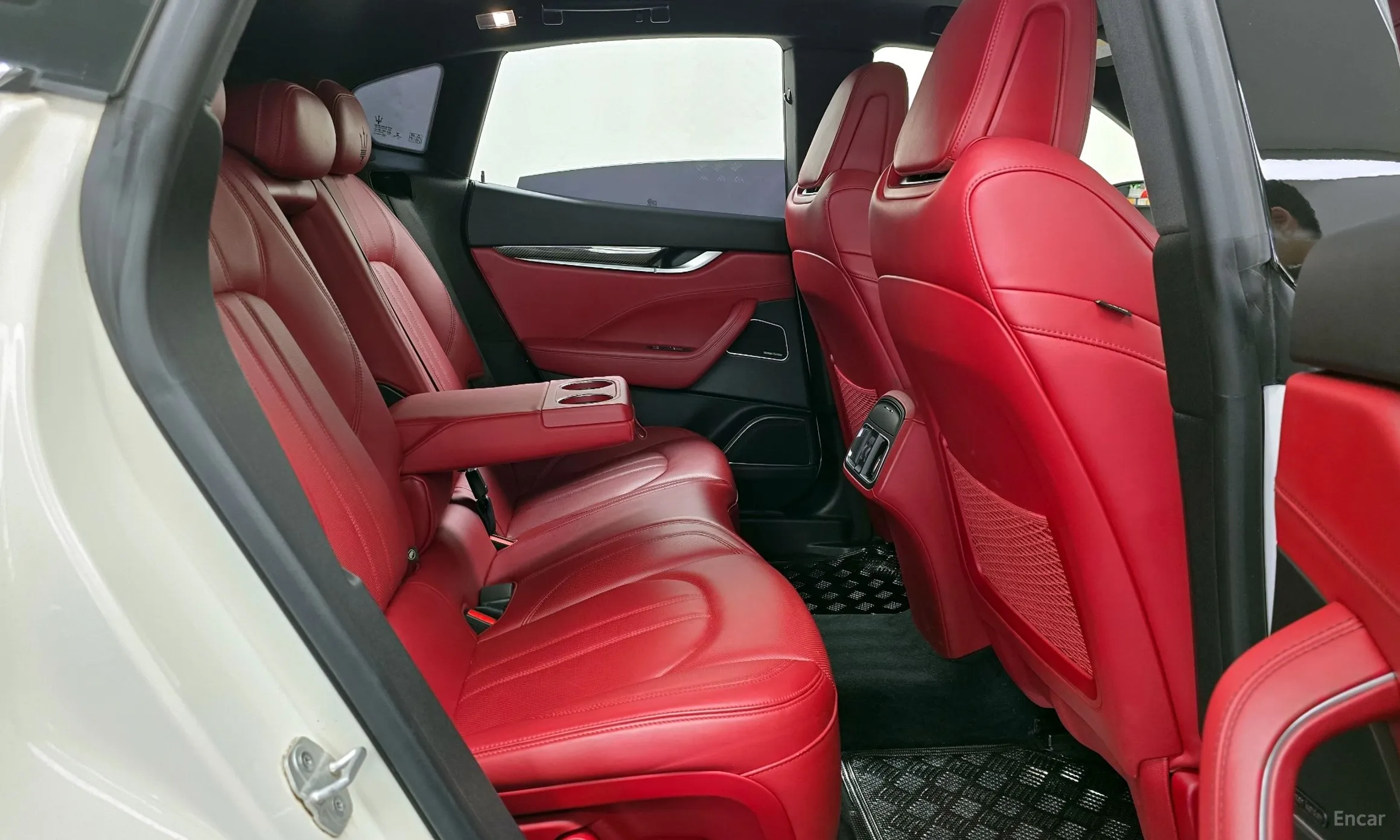 Maserati Levante превью 12