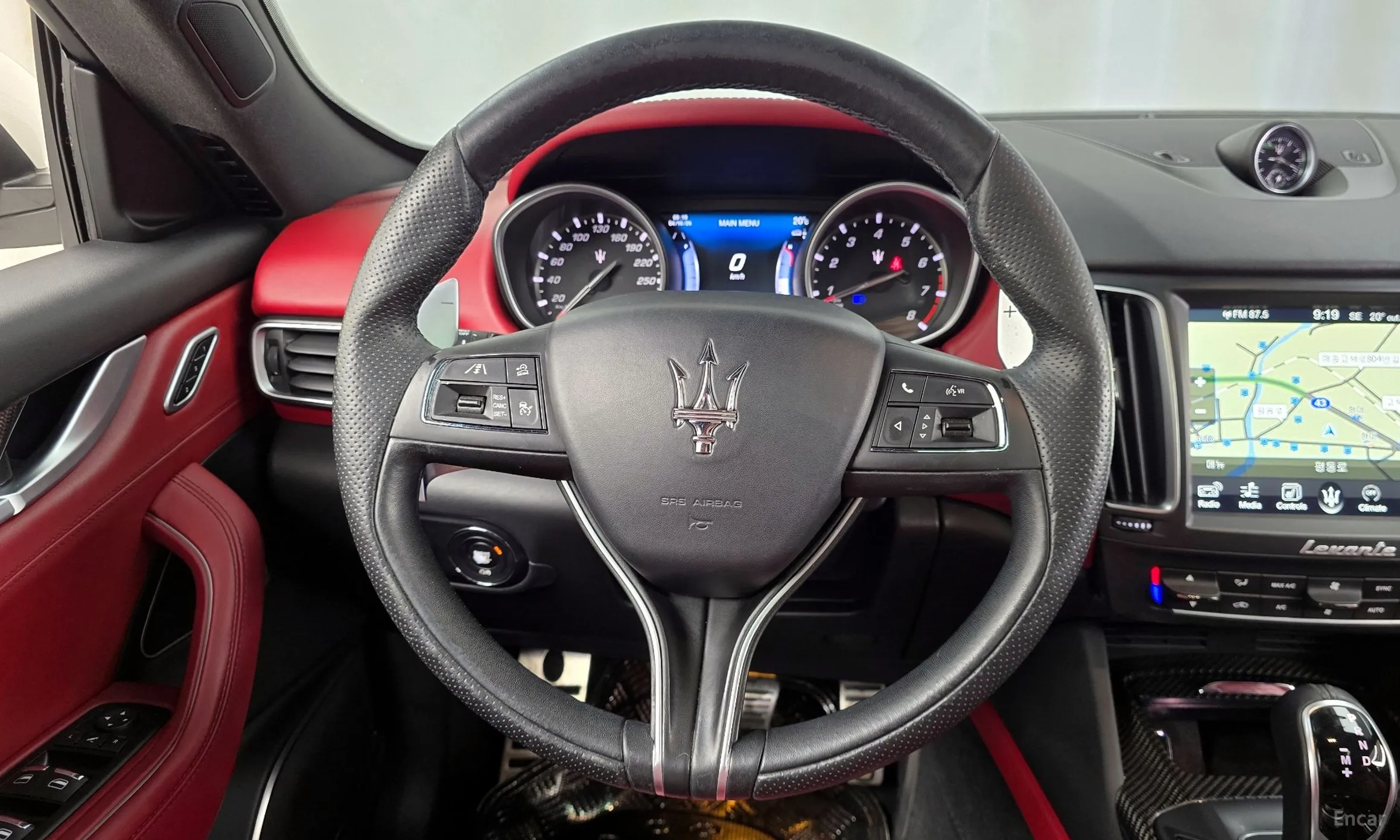 Maserati Levante превью 13