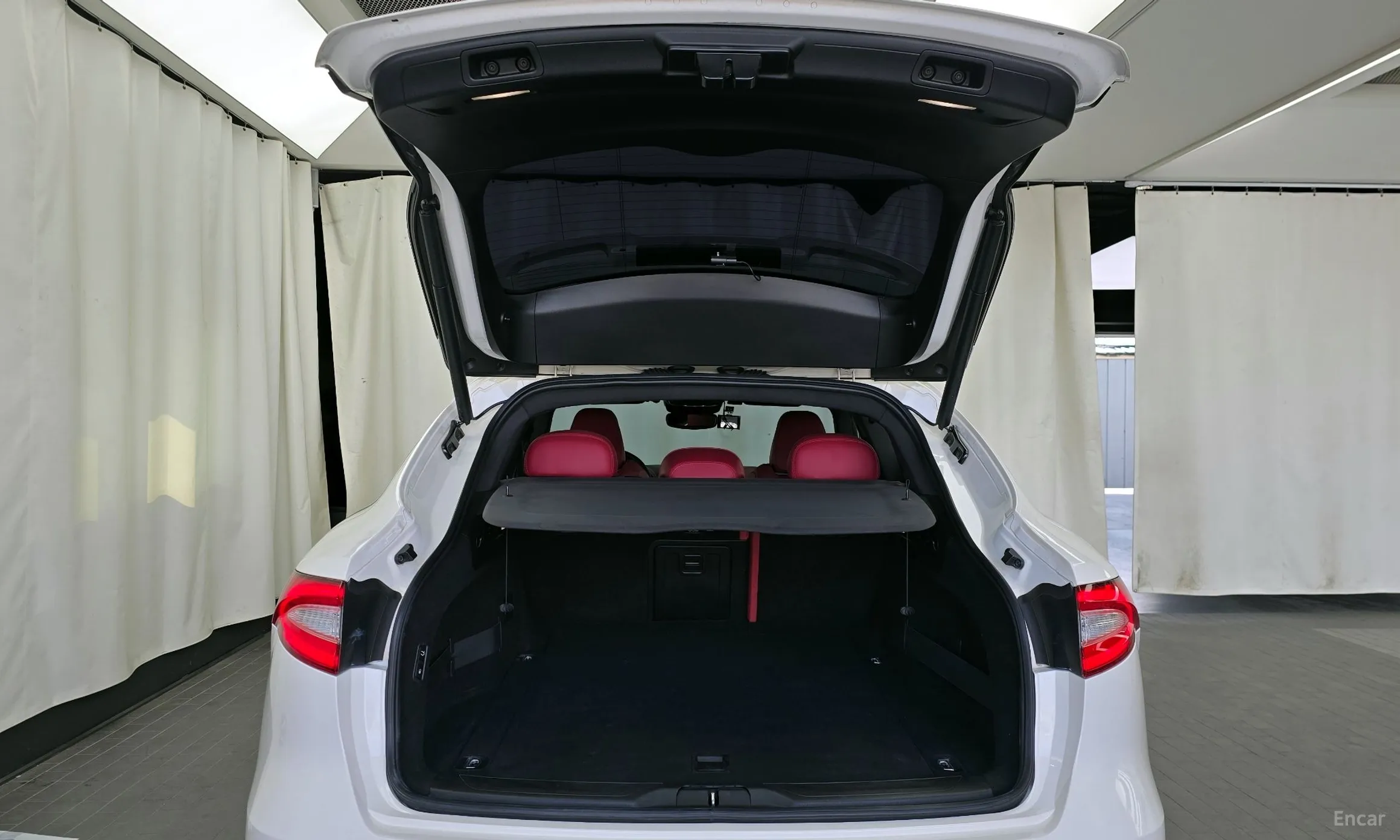 Maserati Levante превью 20