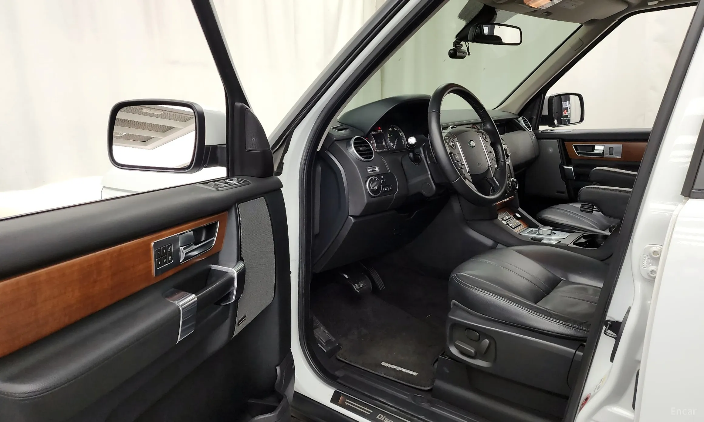 Land Rover Discovery 4 превью 10