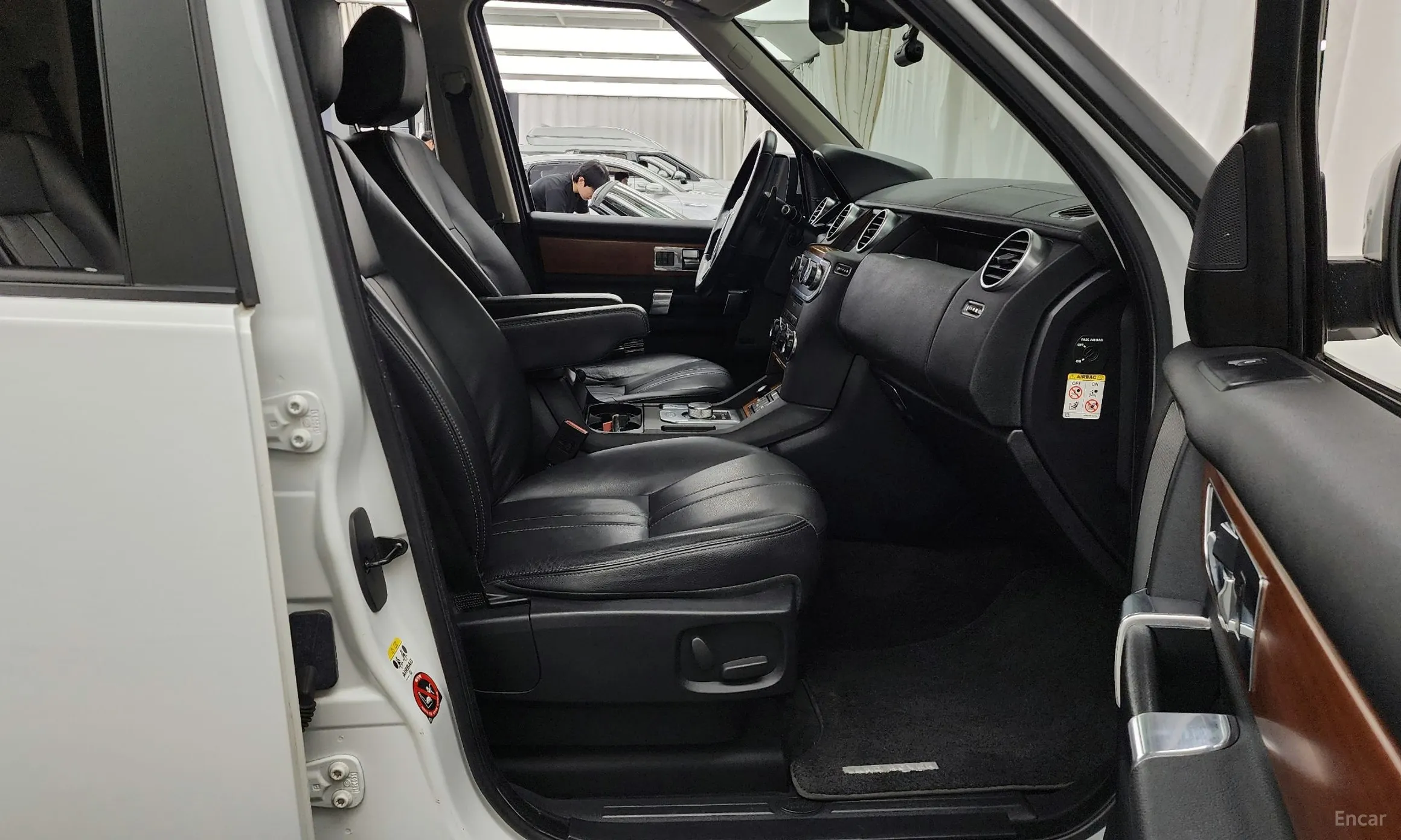 Land Rover Discovery 4 превью 11