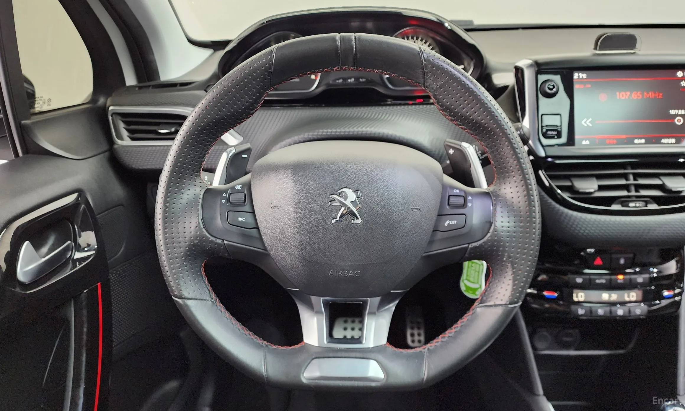 Peugeot 208 превью 12