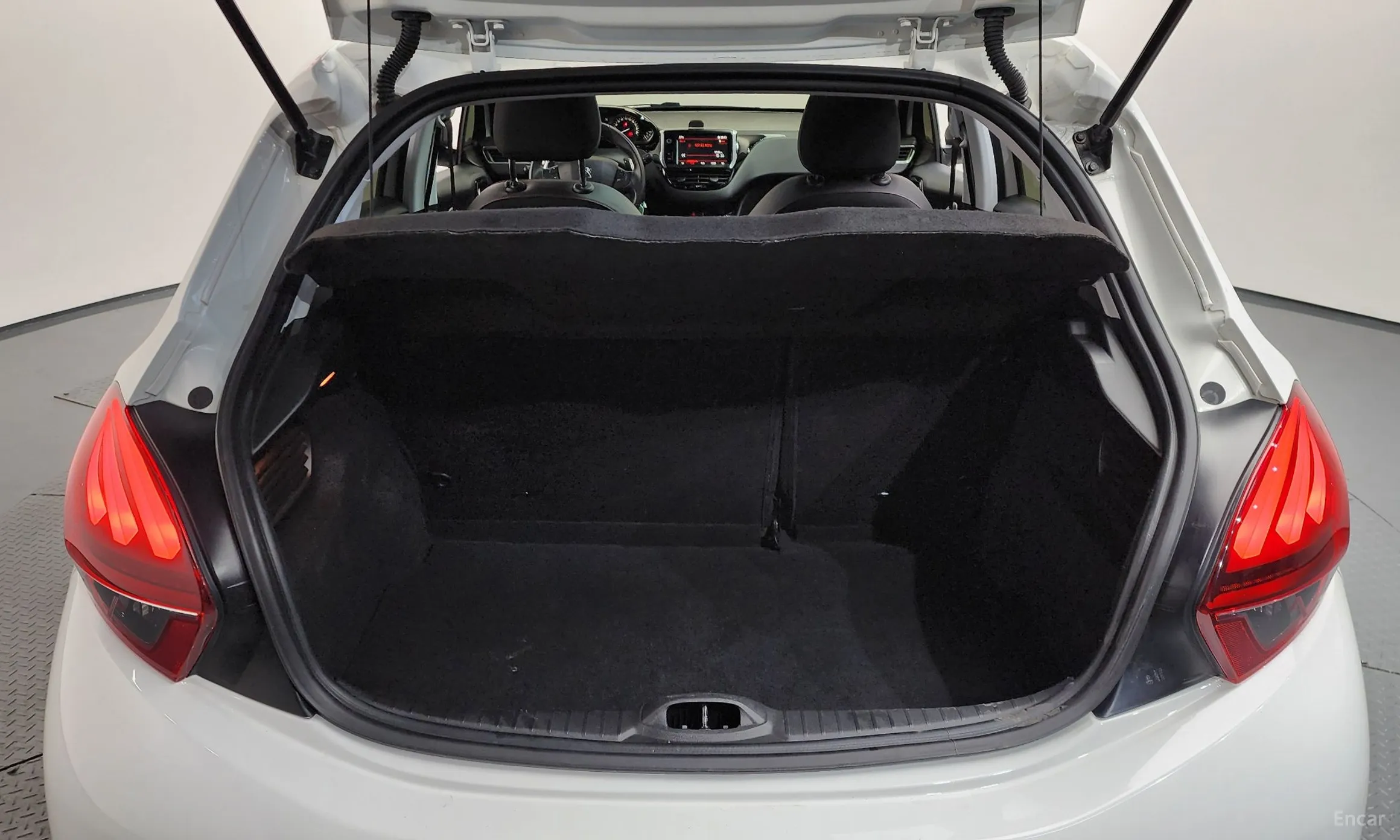 Peugeot 208 превью 20