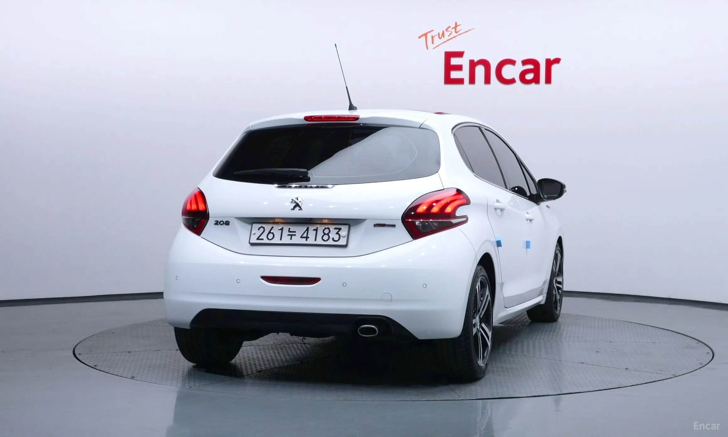 Peugeot 208 превью 4