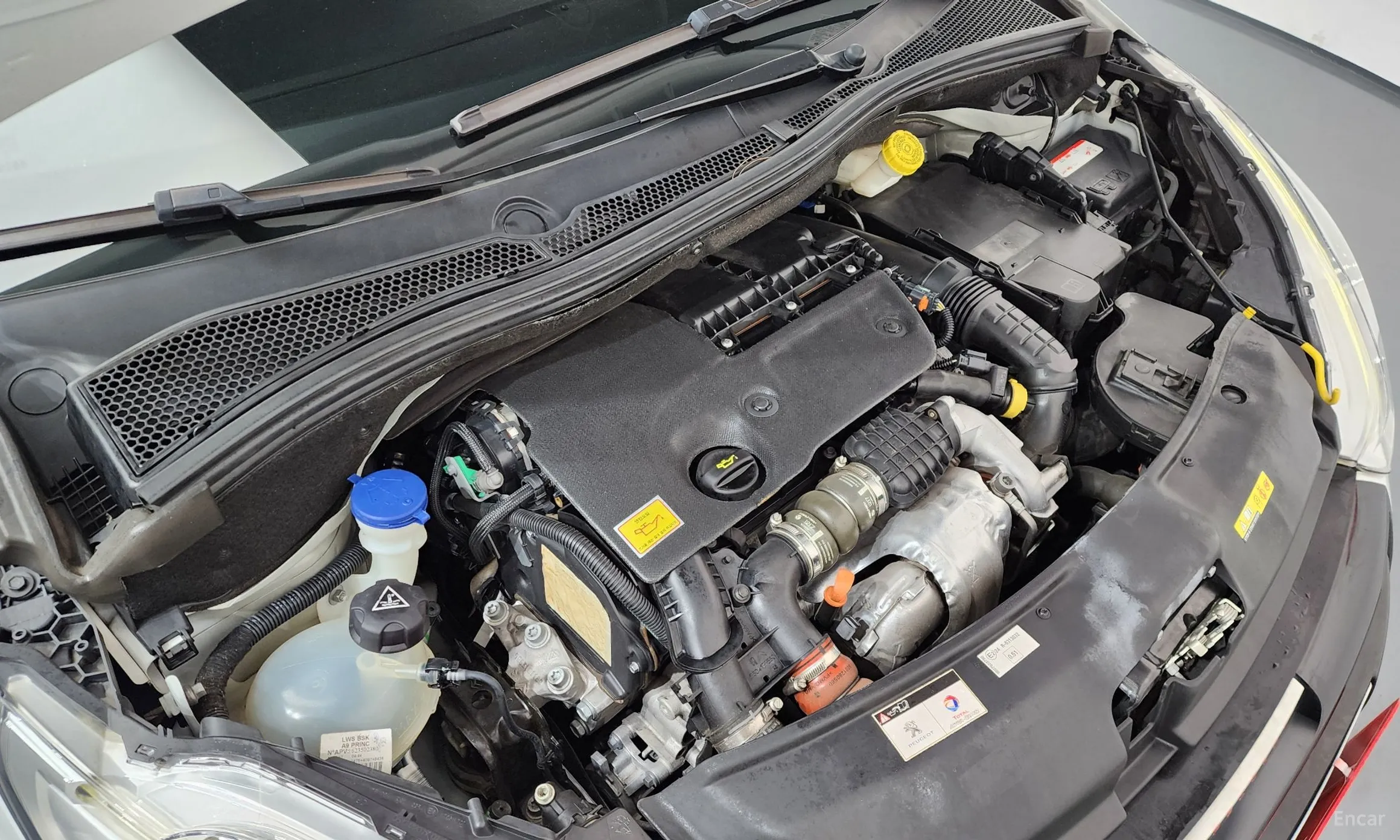 Peugeot 208 превью 6
