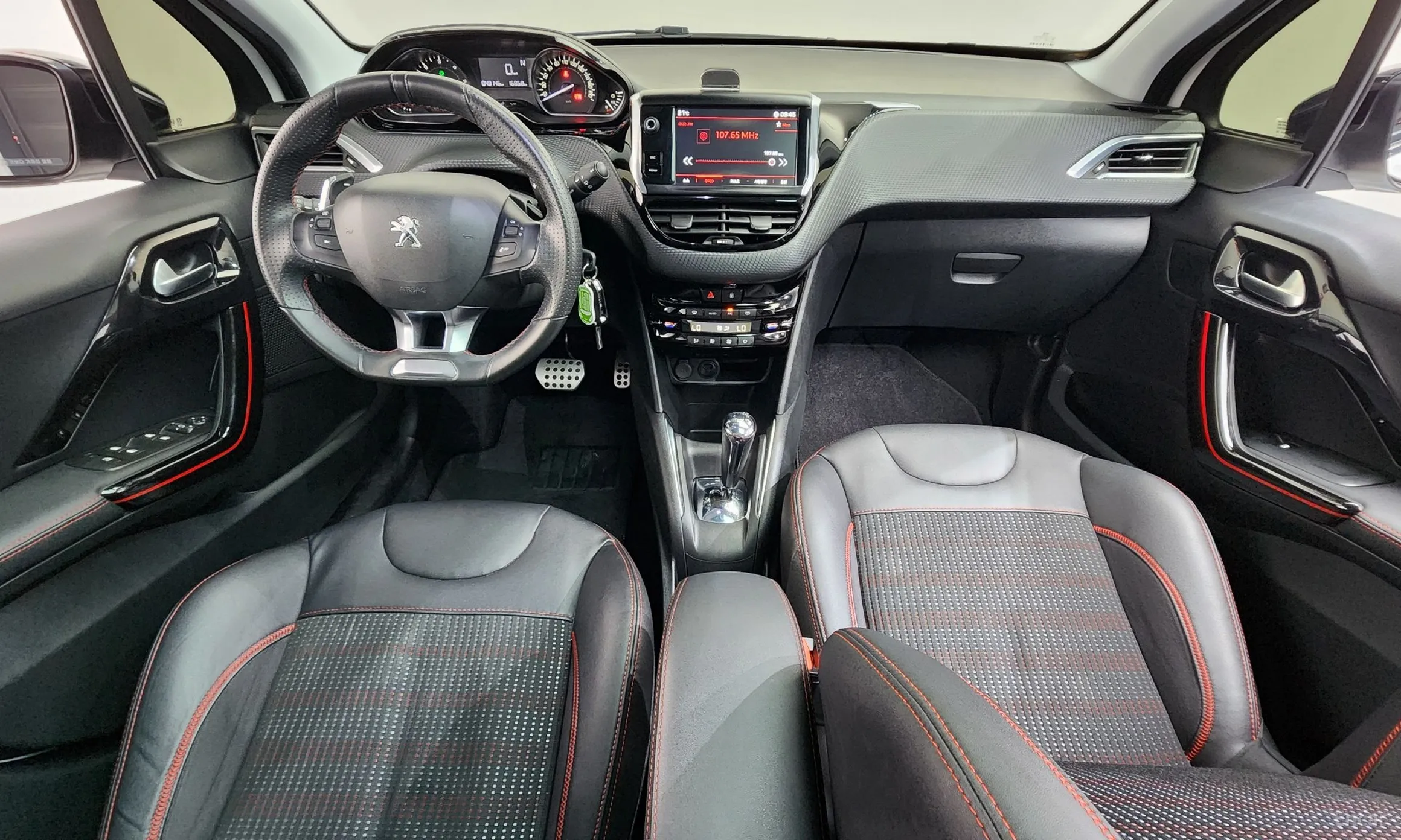 Peugeot 208 превью 7