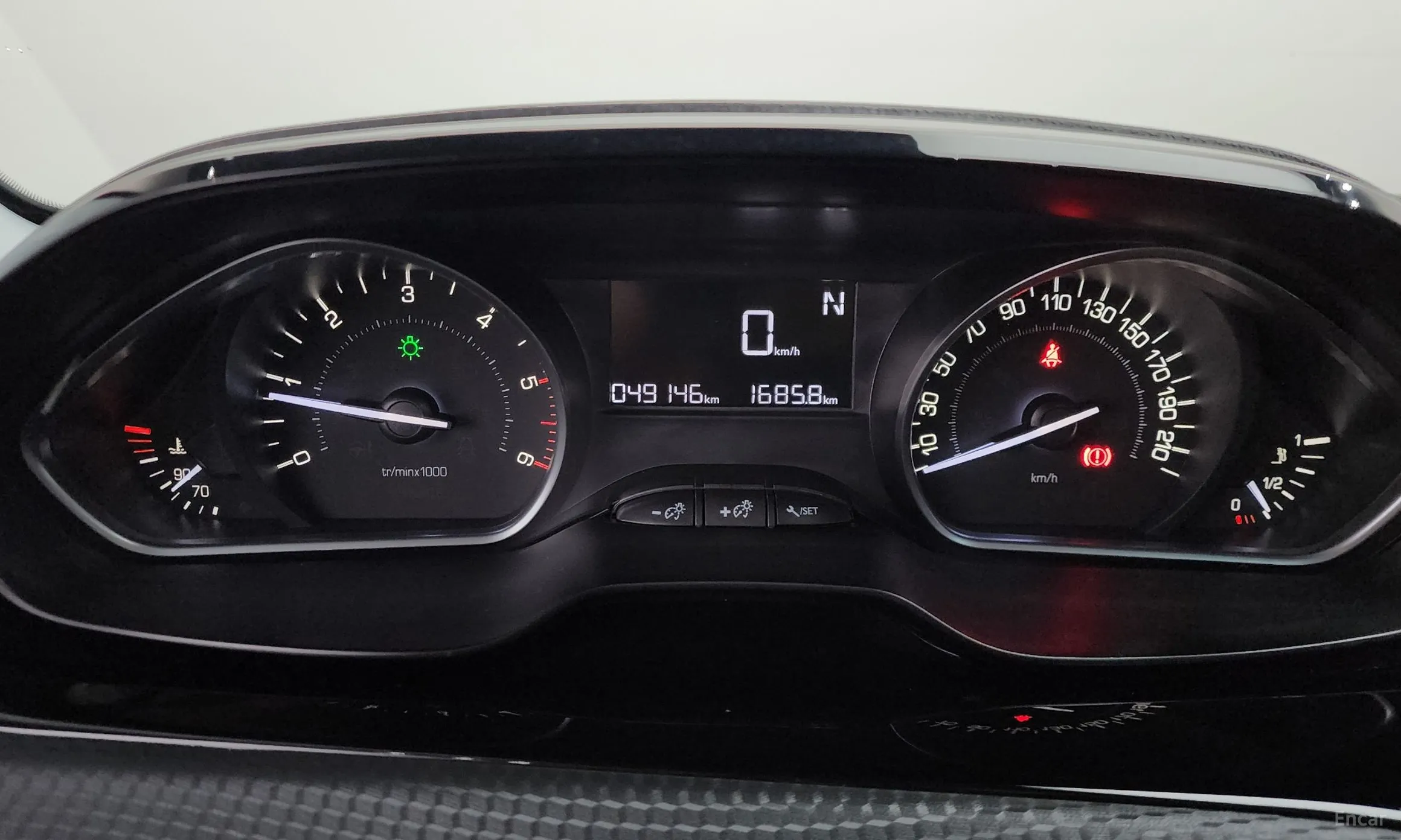 Peugeot 208 превью 8
