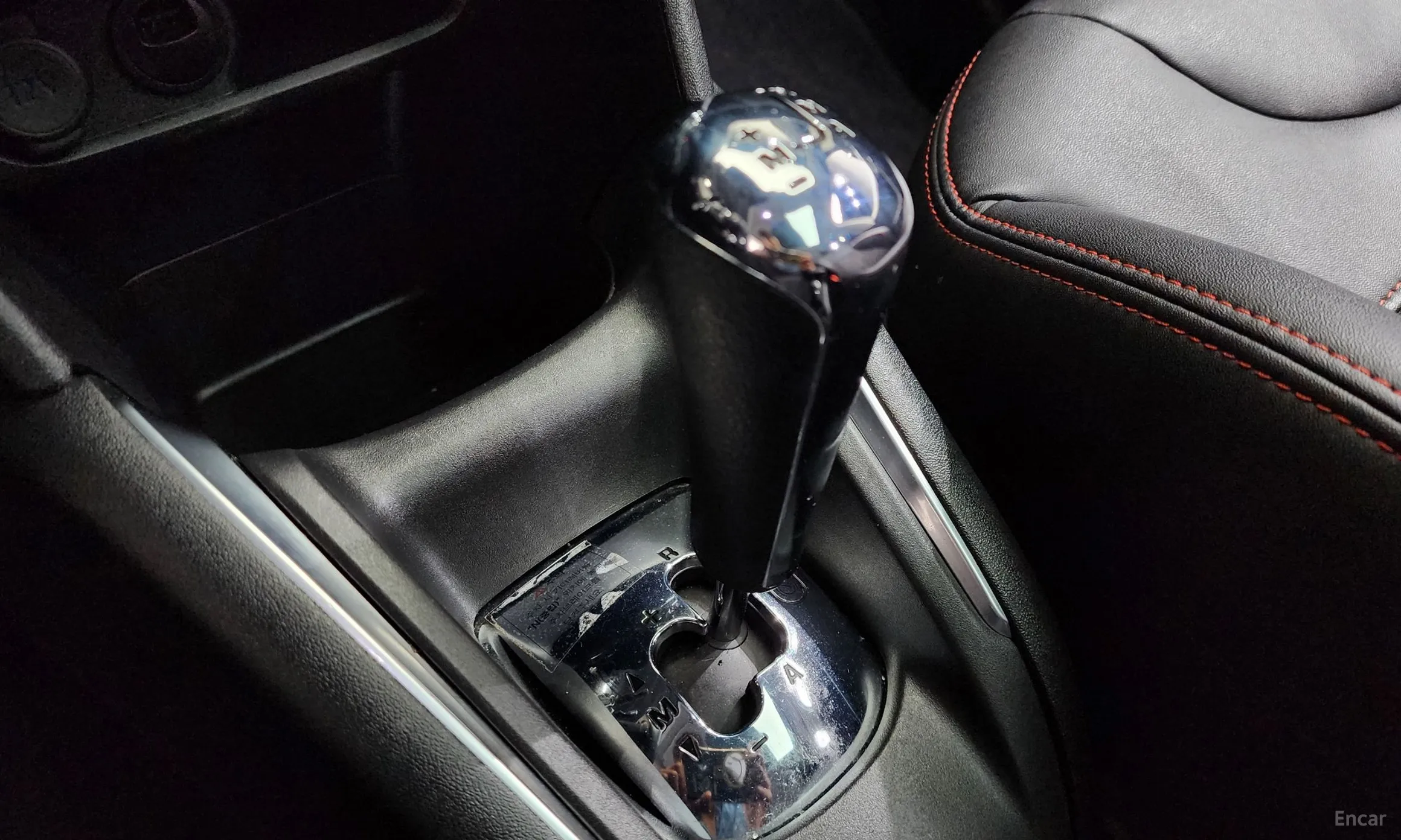 Peugeot 208 превью 9