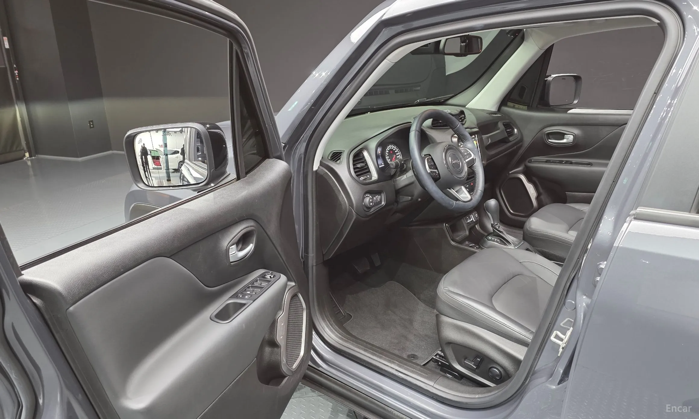 Jeep Renegade превью 10