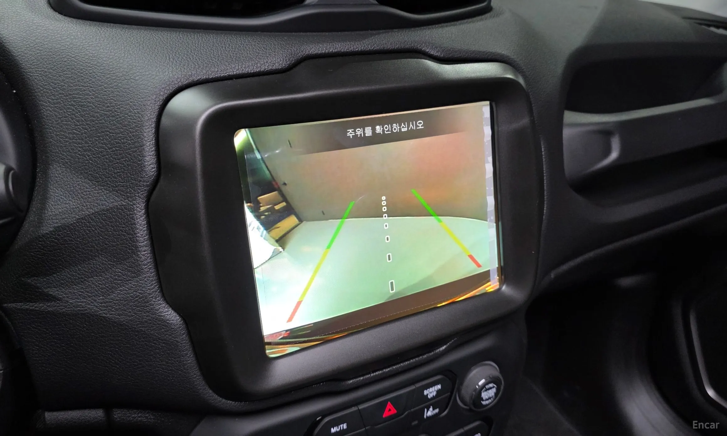 Jeep Renegade превью 15