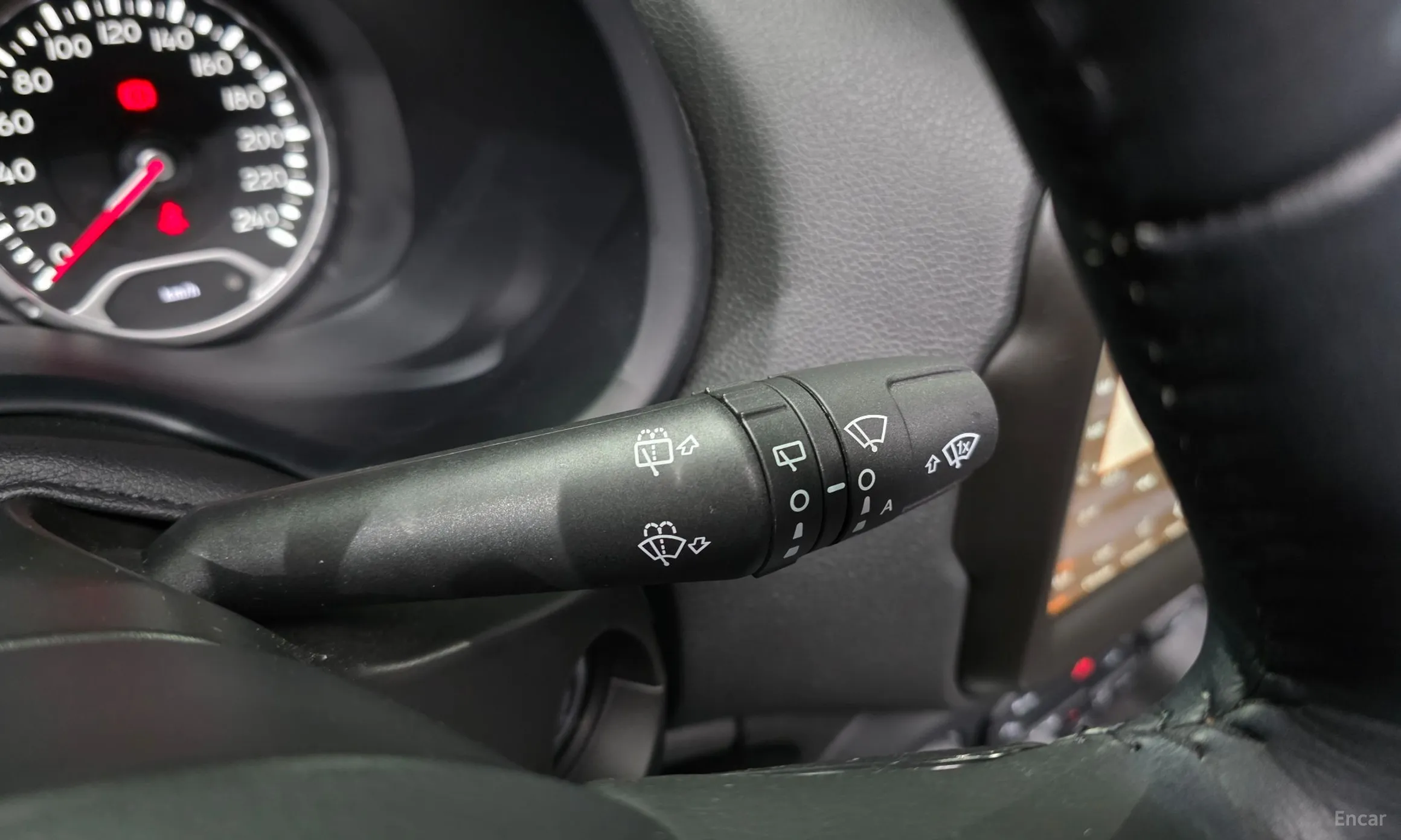 Jeep Renegade превью 16