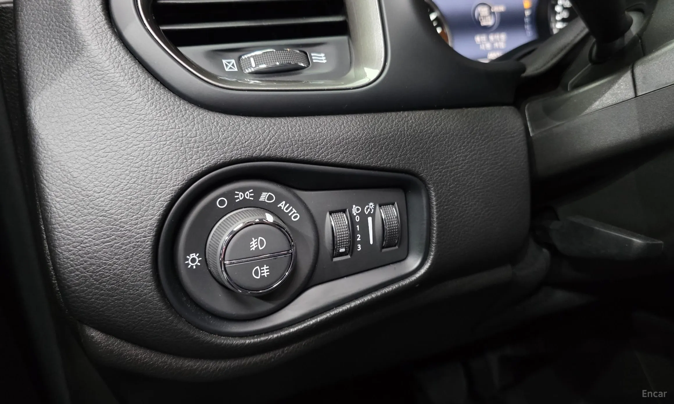 Jeep Renegade превью 17