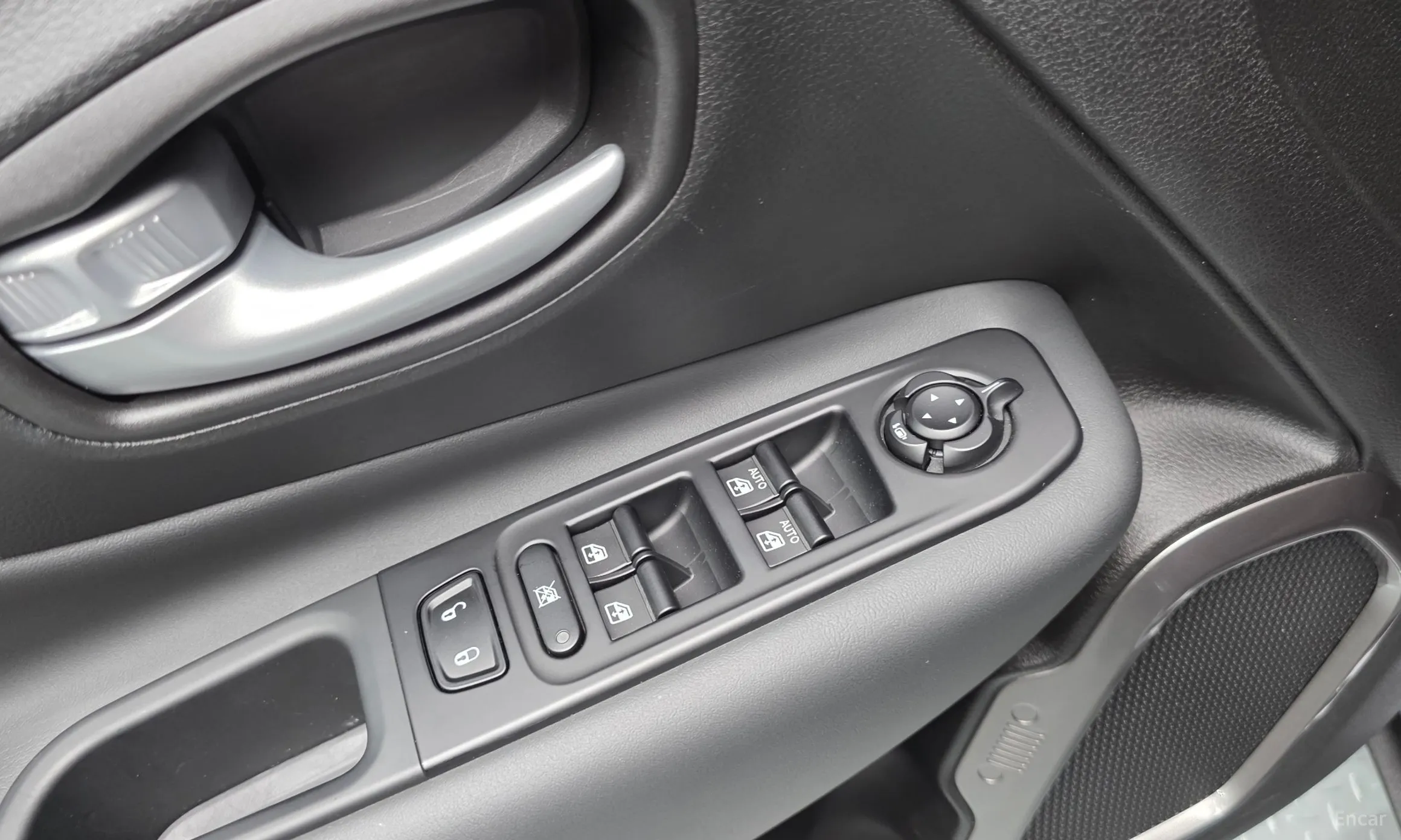 Jeep Renegade превью 18
