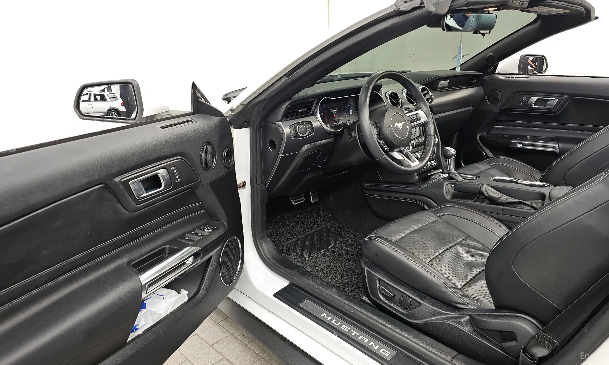 Ford Mustang превью 10