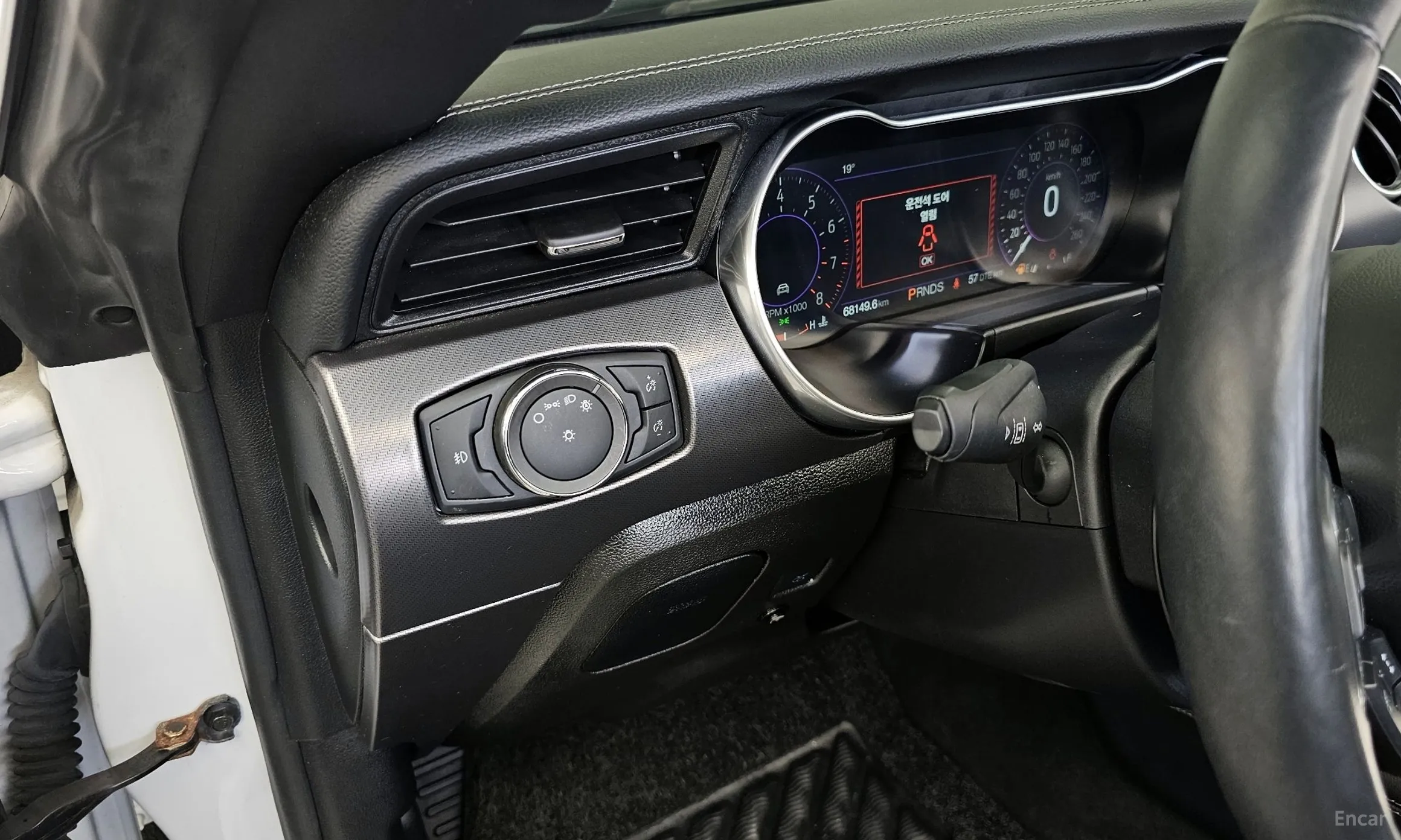 Ford Mustang превью 19